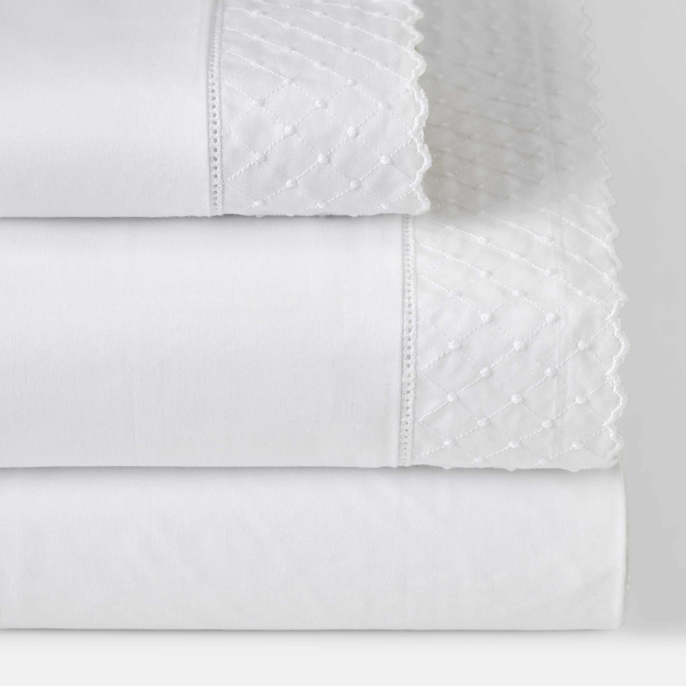 Conjunto de Lençóis Clássicos com Berloques - 3 Peças (Disponível em Várias Medidas) Branco/Branco-1