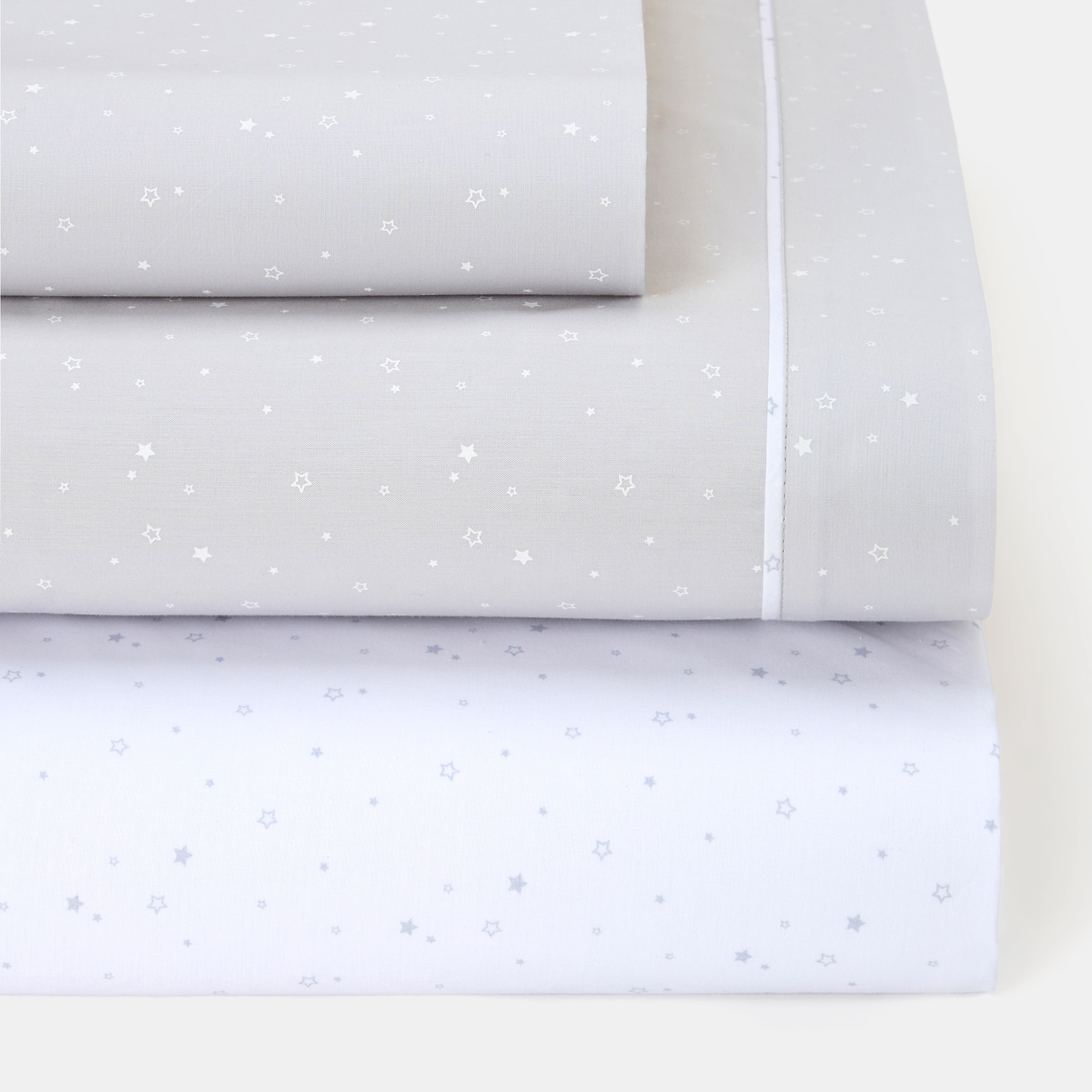 Imagem 0 de Conjunto de Lençóis Básicos com Bordado de Estrelas e Fundo Colorido - 3 Peças (Disponível em Várias Medidas)