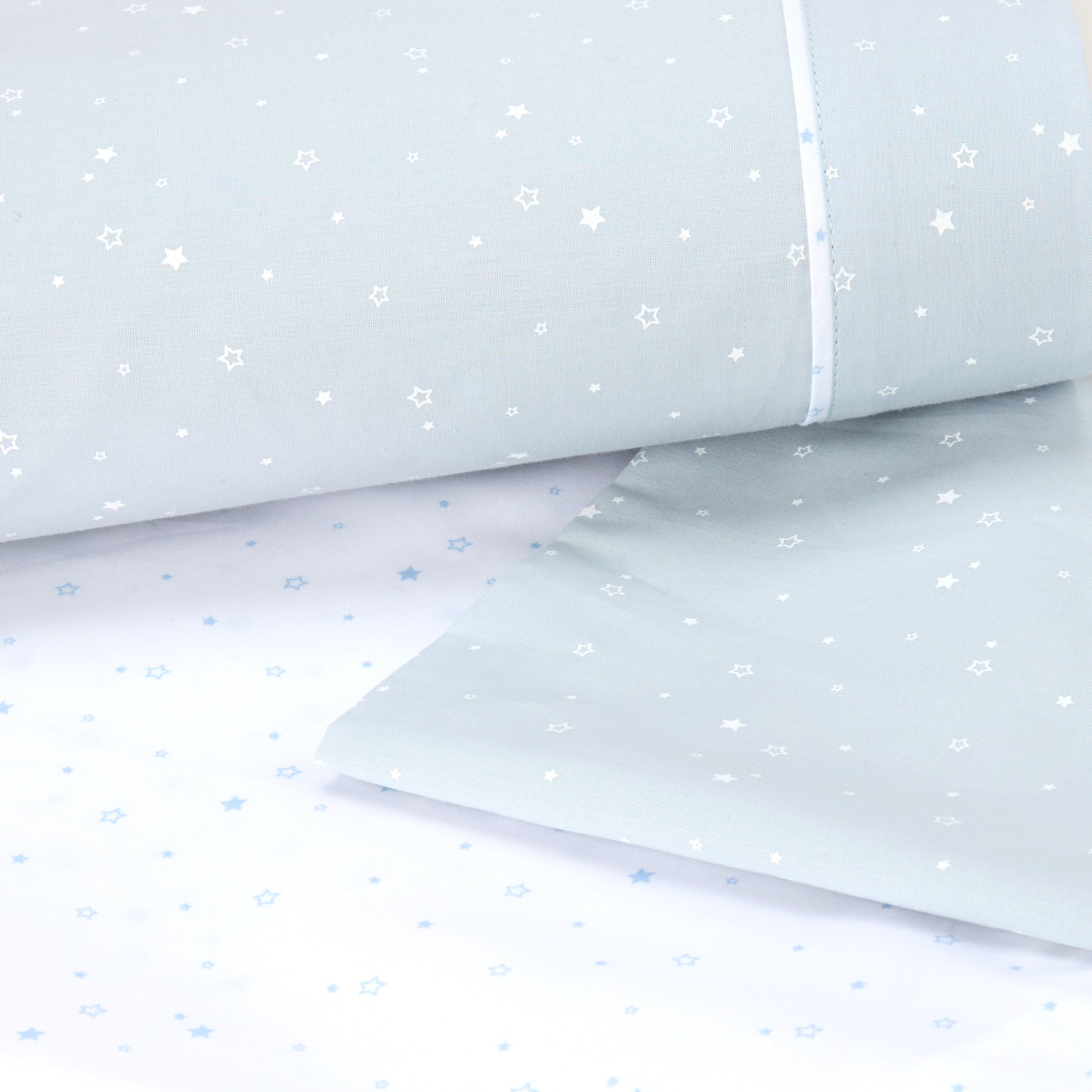 Juego de Sábanas Cotton Juice Baby Home Básico 3 piezas estrellas fondo color (disponible en varias tallas) - Azul celeste Azul celeste-2