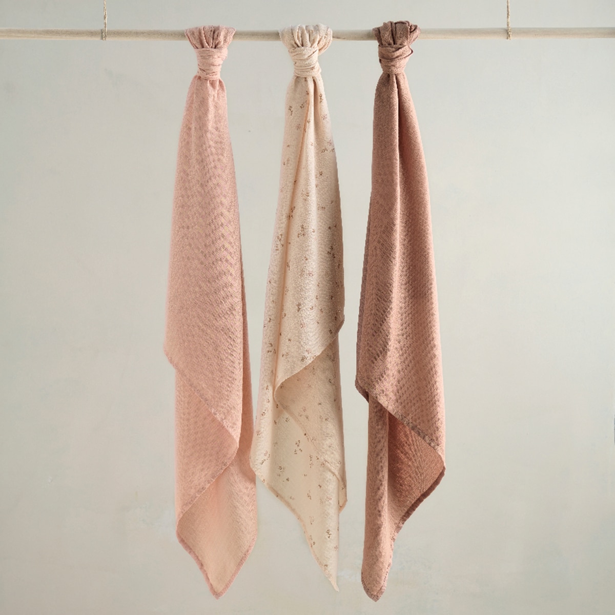 Muselinas Mamas and Papas Welcome to the World Wildflower pack 3 cuadradas flores - Rosa Rosa-2