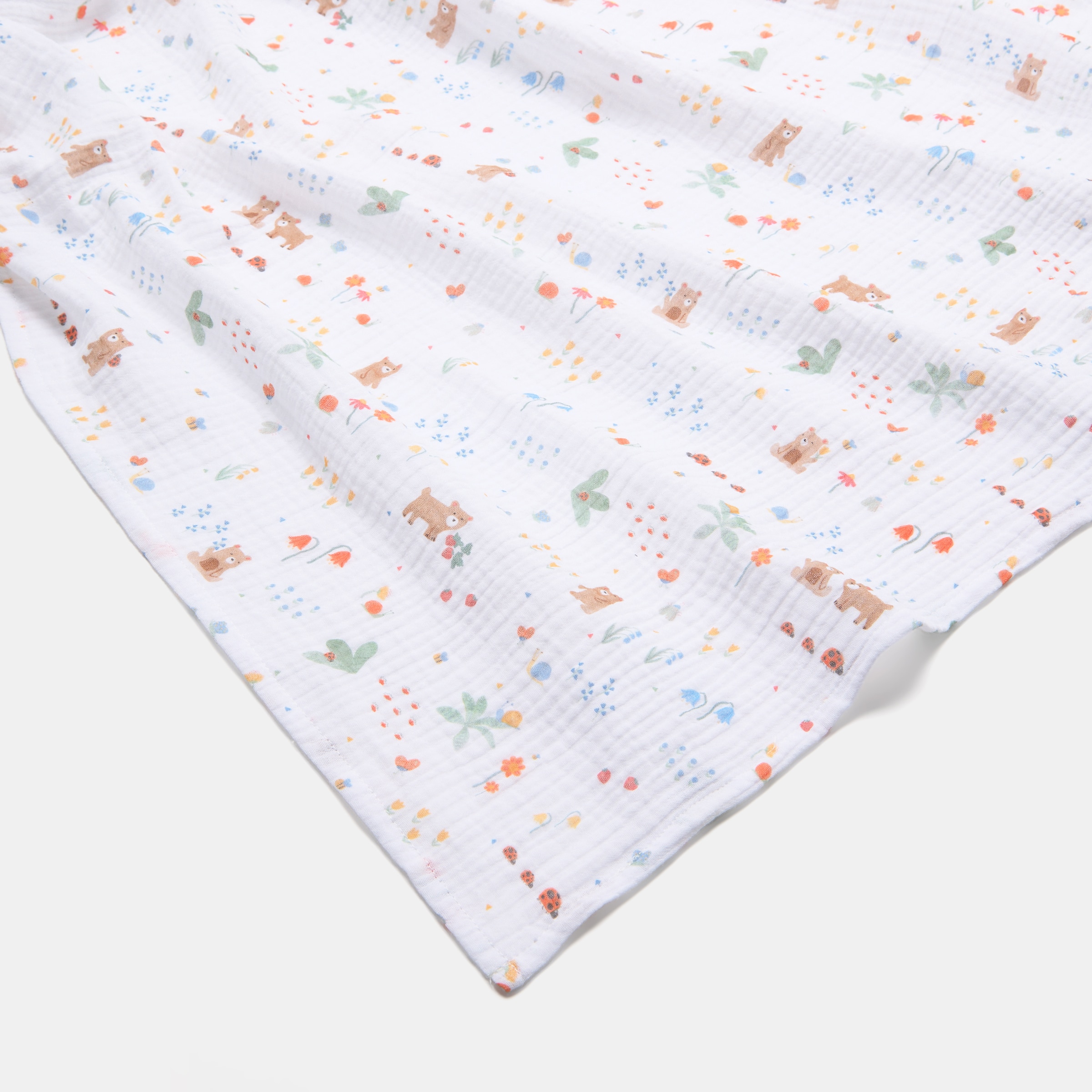 Imagem 0 de Musselina Bbest da coleção Little Bugs, 120 x 120 cm, com padrão de insetinhos e flores