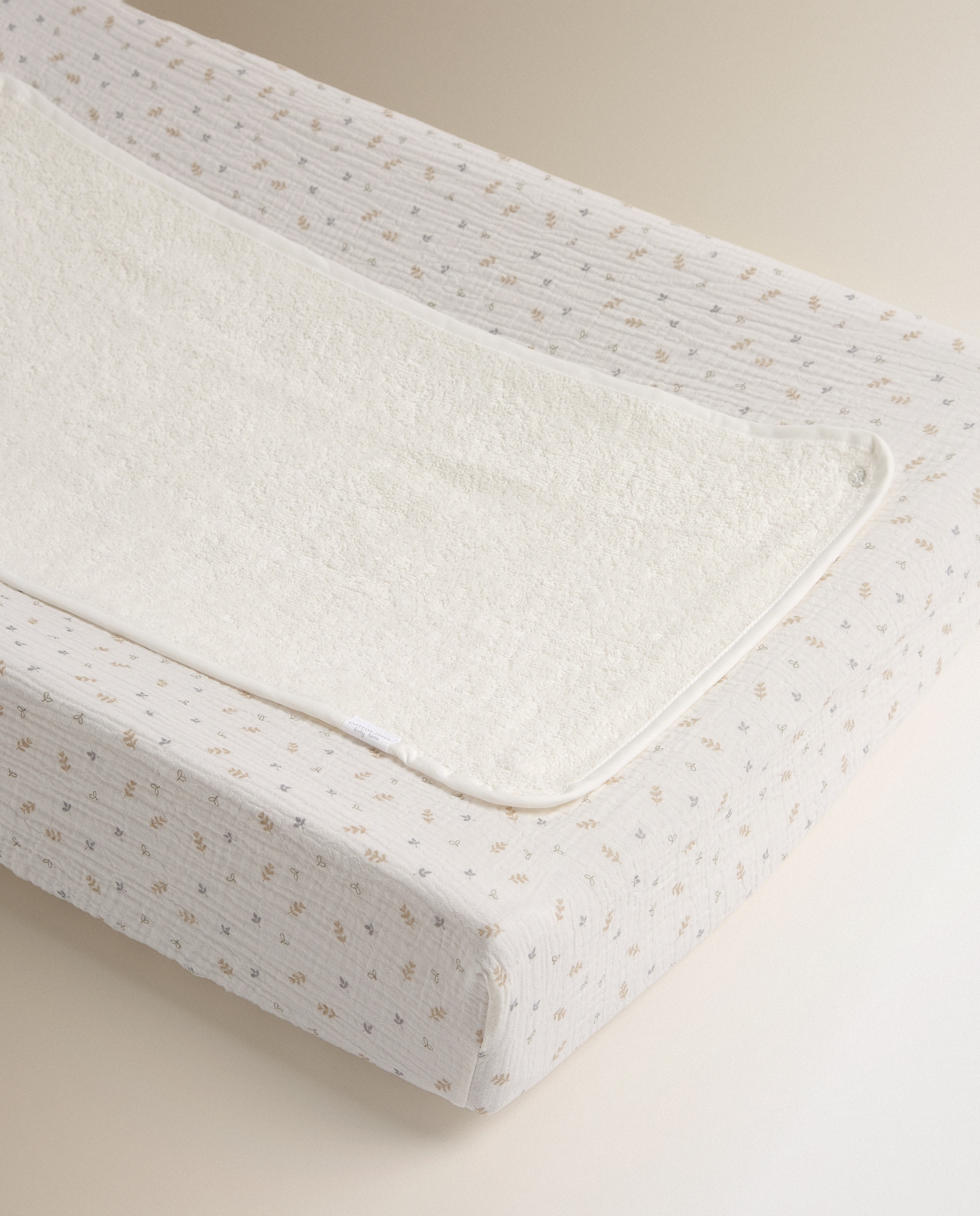Imagen 0 de Funda cambiador universal Cotton Juice Baby Home Petit Silvestre Natural