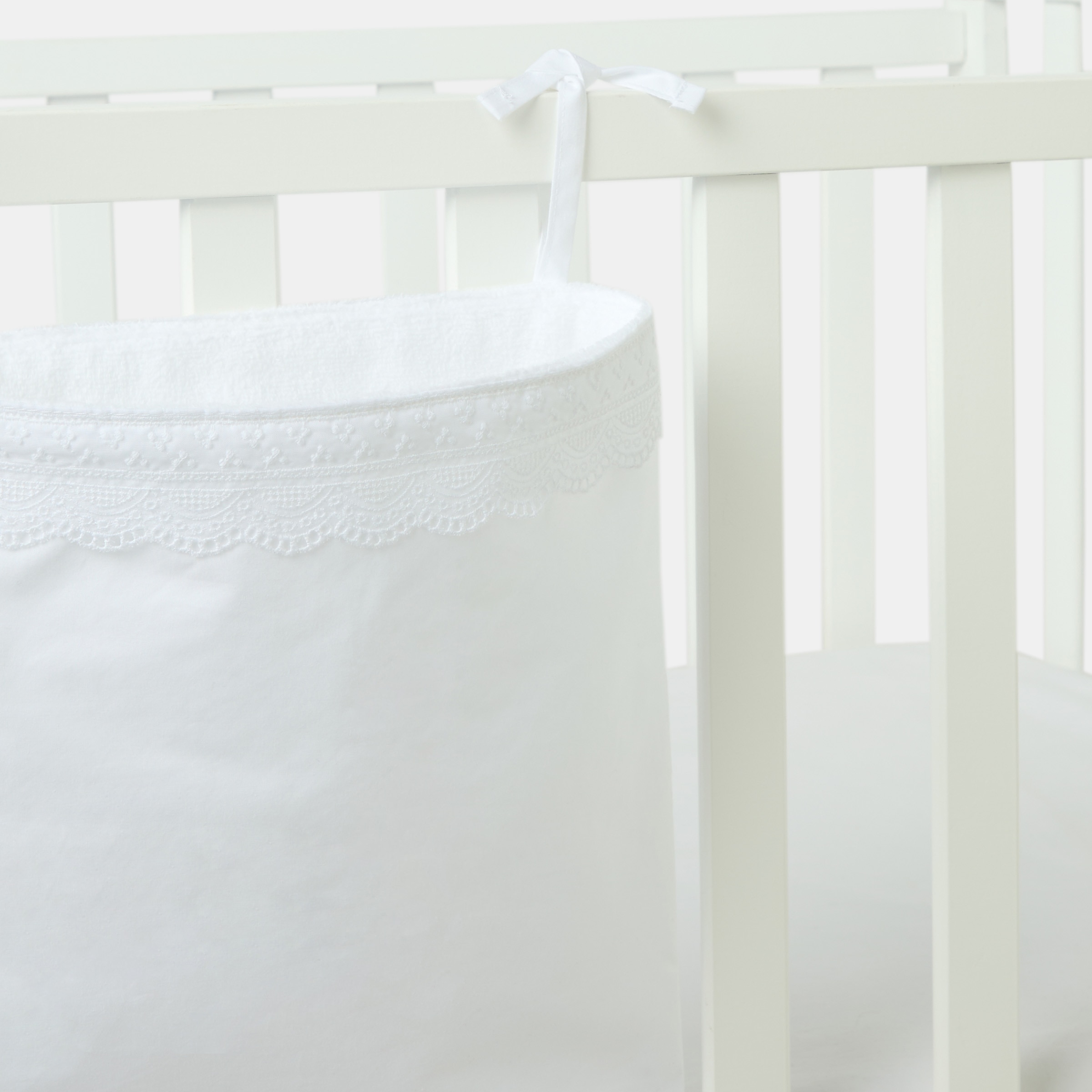 Organizador de Berço Newborn com Tira Bordada Branco-2