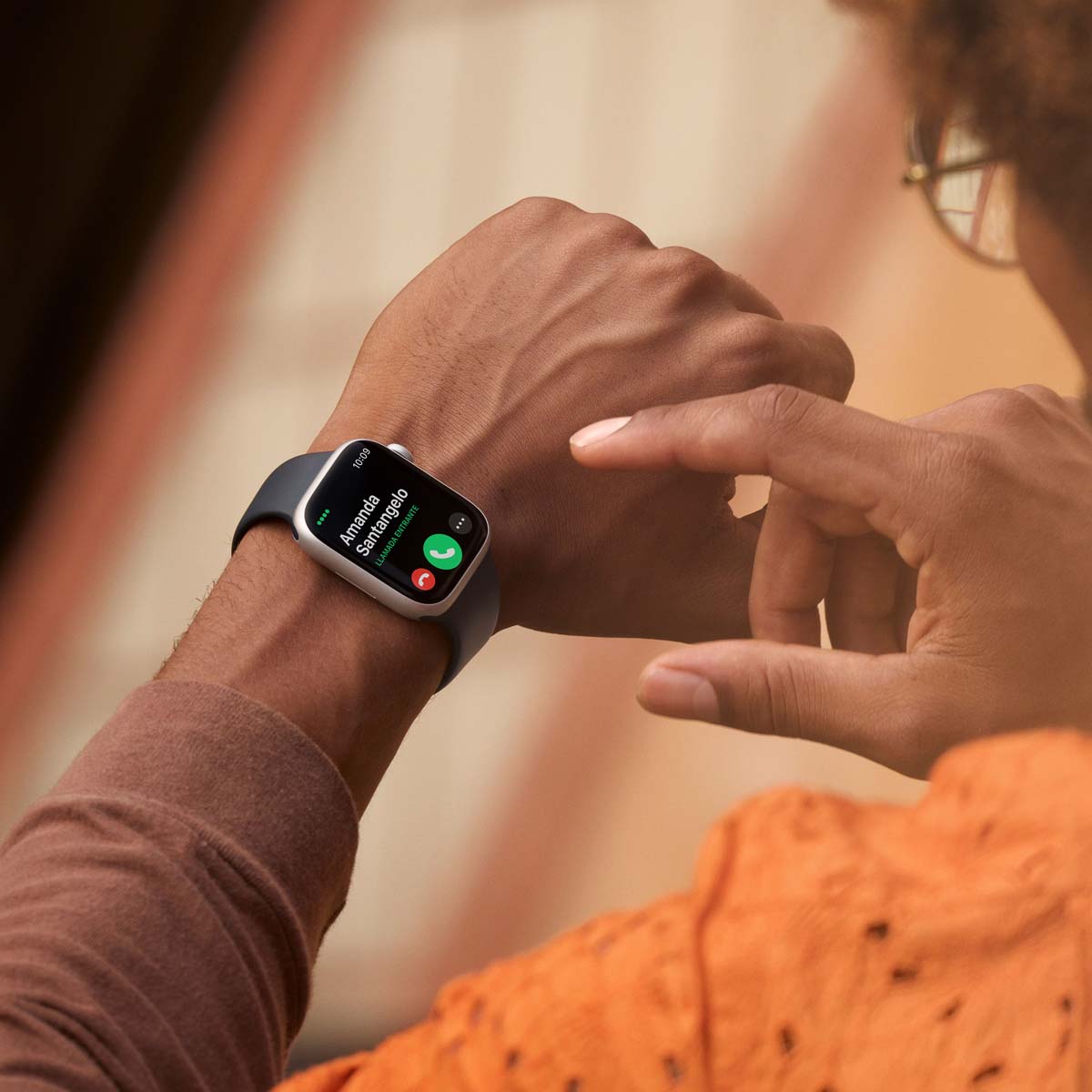 Apple Watch Series 8 GPS + Cellular 45mm con caja de aluminio en plata y correa deportiva blanca Plata-4