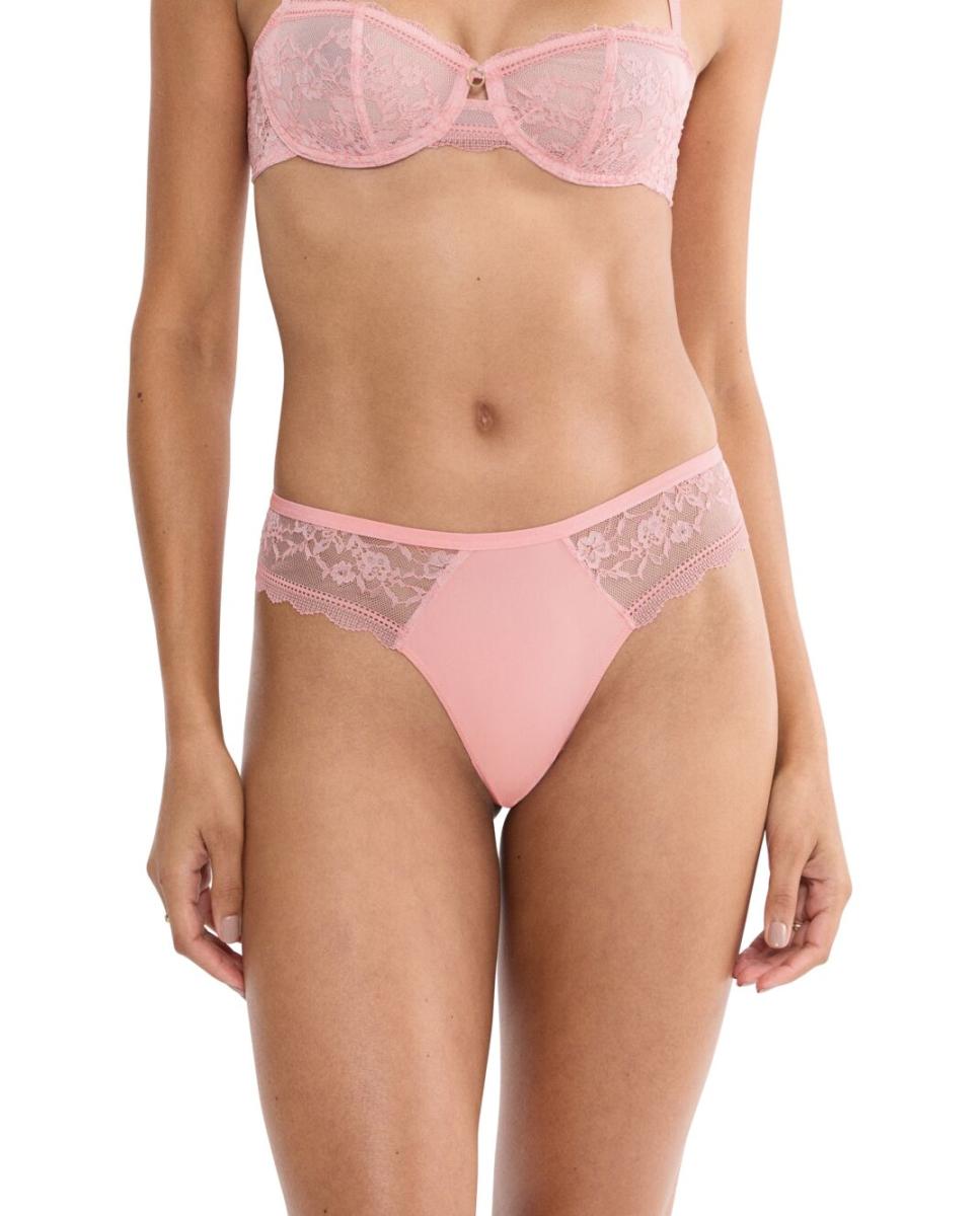 Imagem 0 de Cueca Tipo Tanga com Cinta Adornada com Detalhes de Desenho Combinados com o Soutien