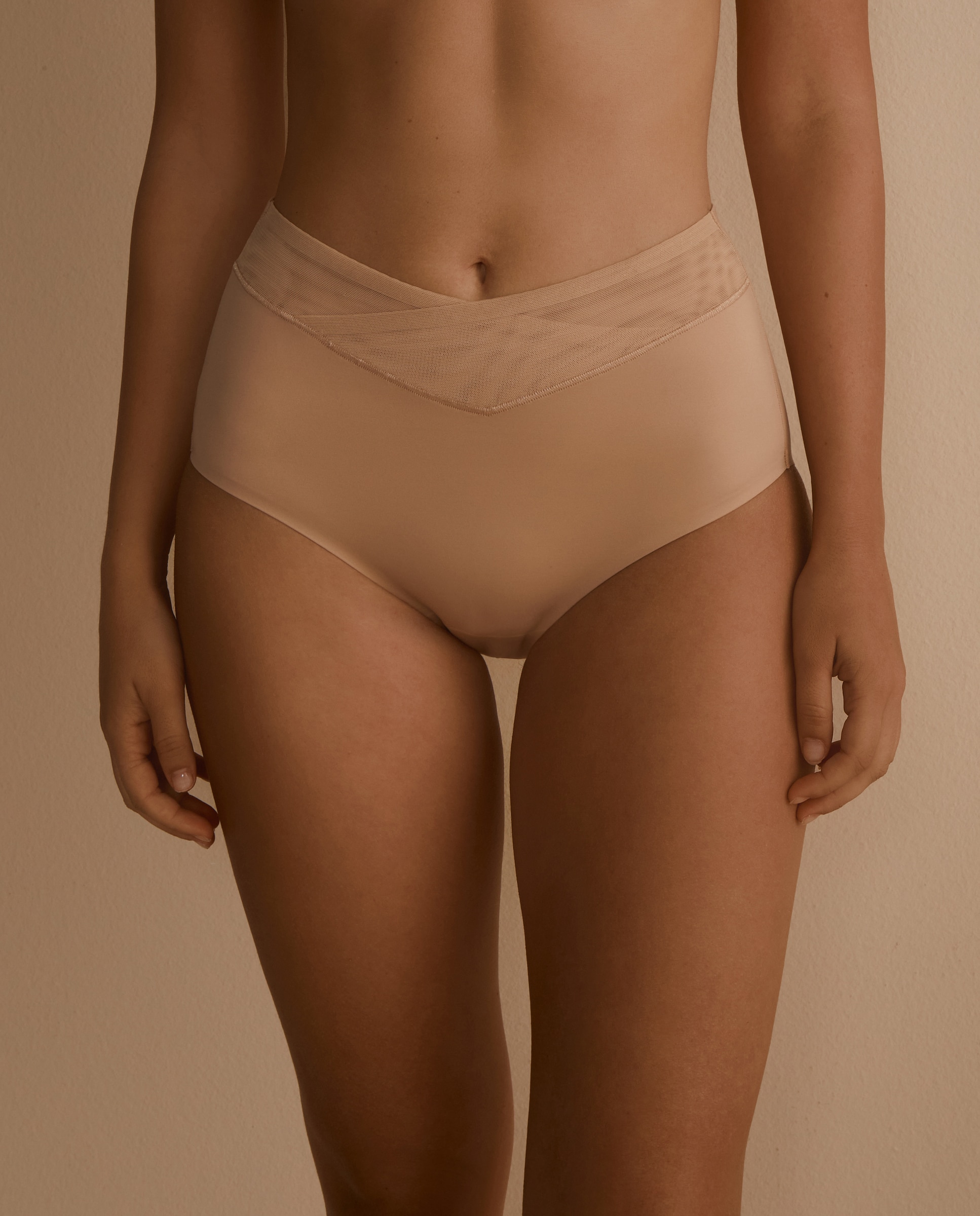 Imagem 0 de Cueca de mulher Triumph clássica com detalhe cruzado