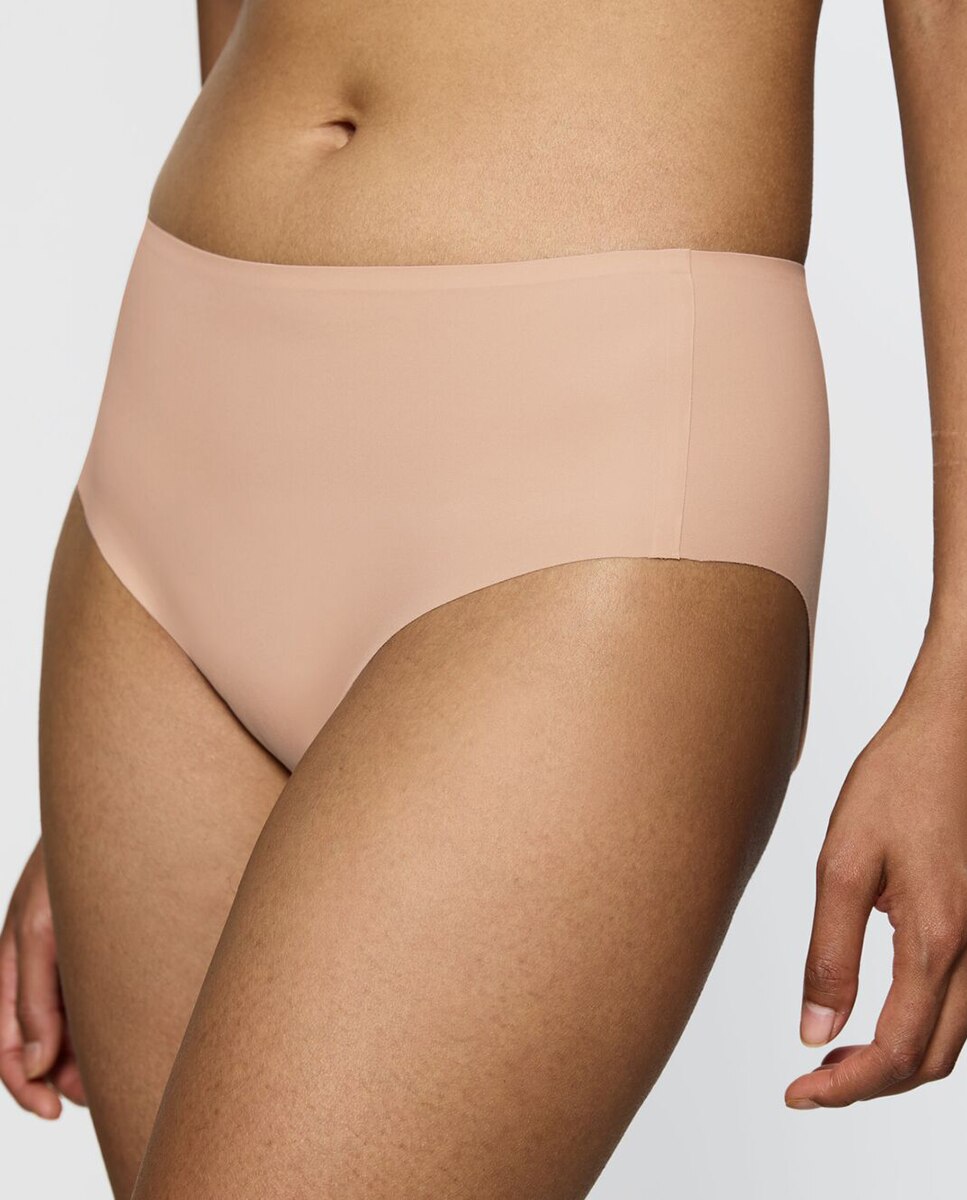Cueca Maxi de Cobertura Alta, sem Costuras, de Corte Limpo e Tecido de Microfibra Nude-3