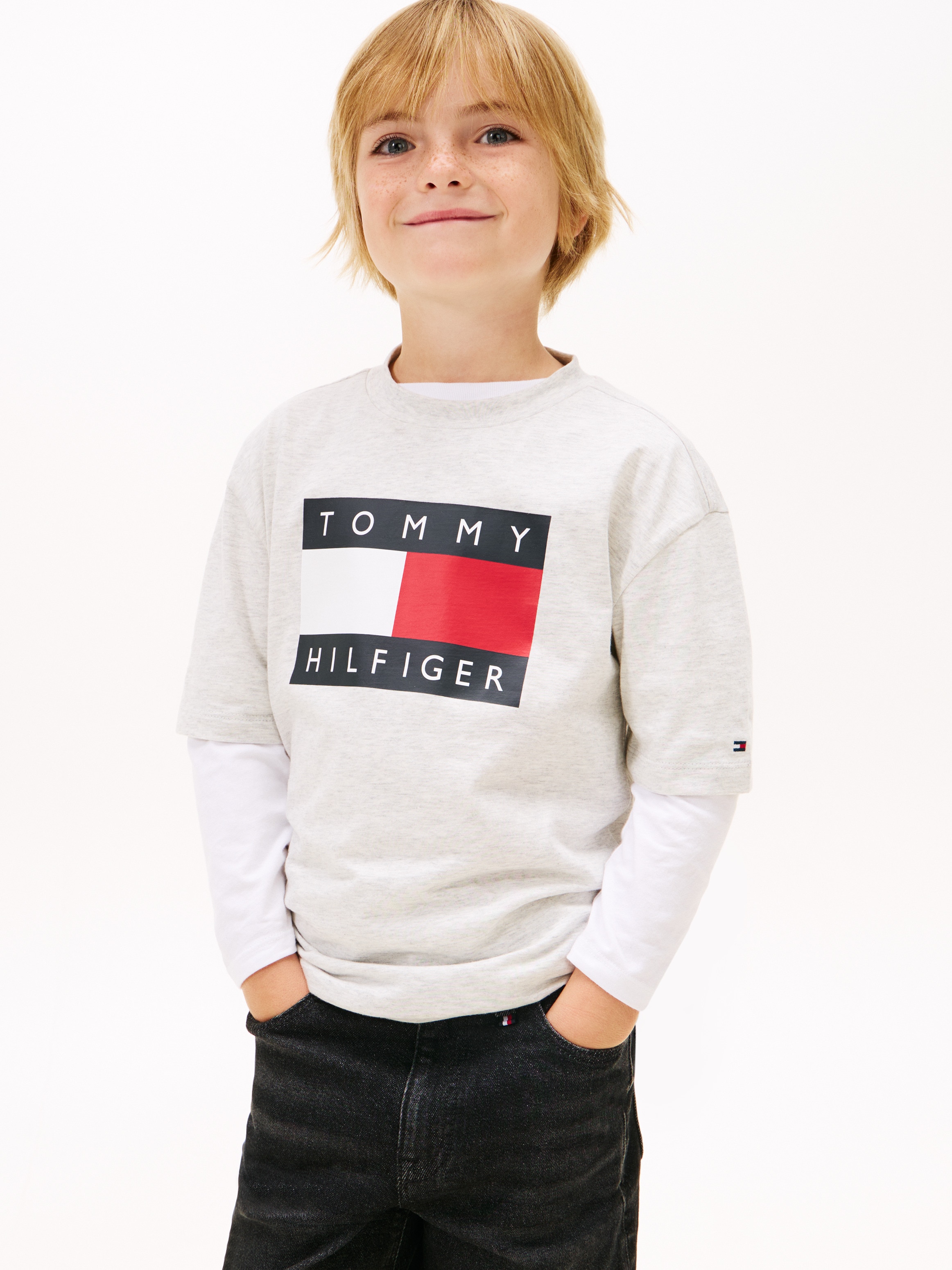 T-shirt com Logótipo de Bandeira à Frente Tommy Hilfiger Cinzento-1