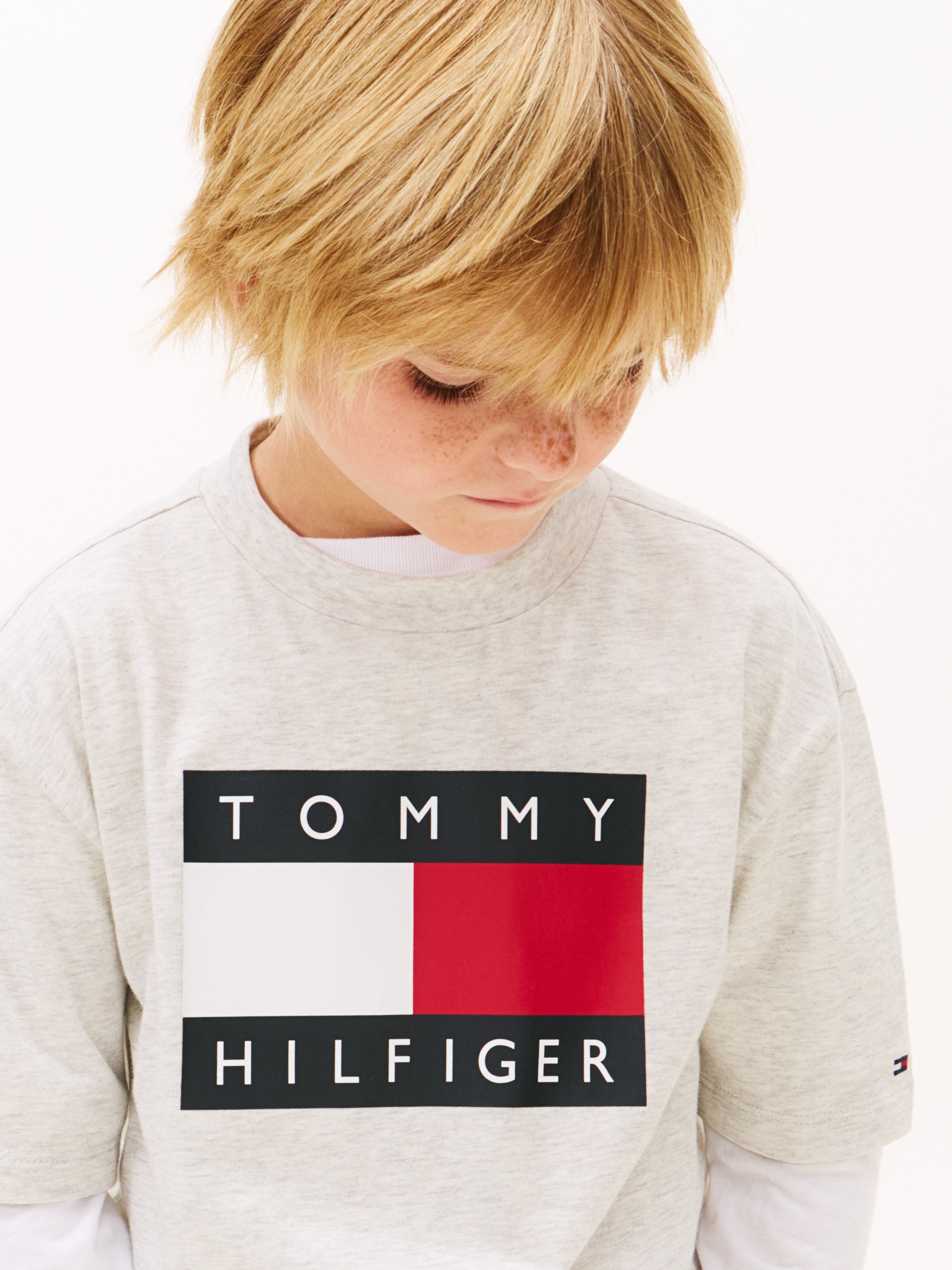 T-shirt com Logótipo de Bandeira à Frente Tommy Hilfiger Cinzento-3