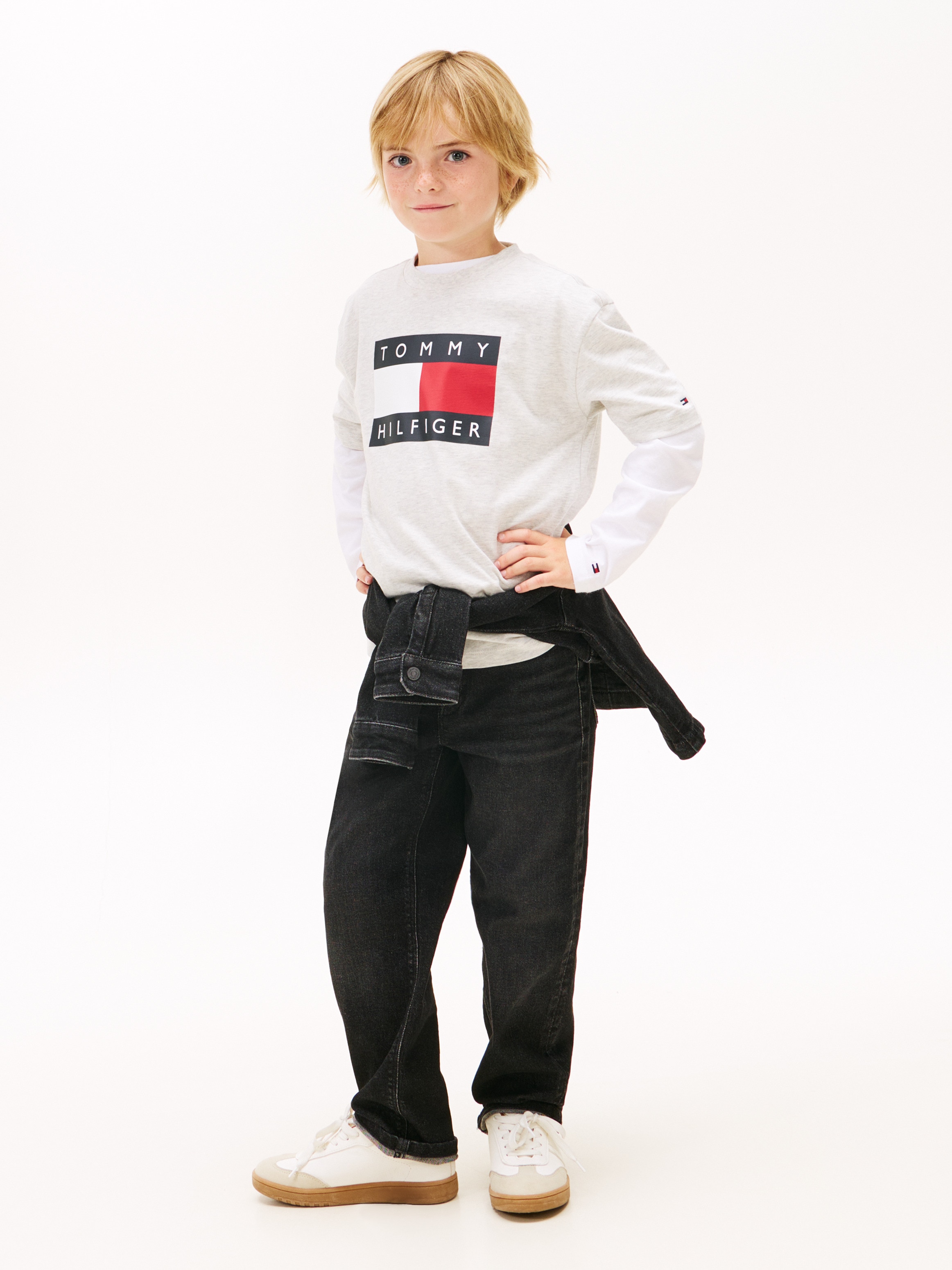 T-shirt com Logótipo de Bandeira à Frente Tommy Hilfiger Cinzento-4