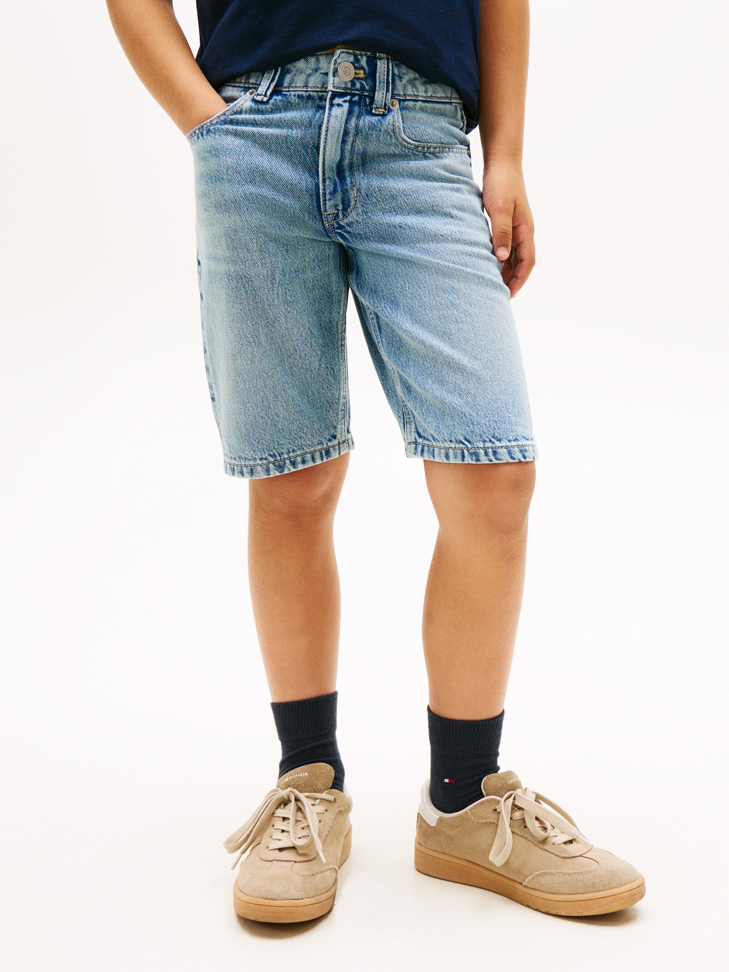Bermudas com Cinco Bolsos e em Ganga Azul-2
