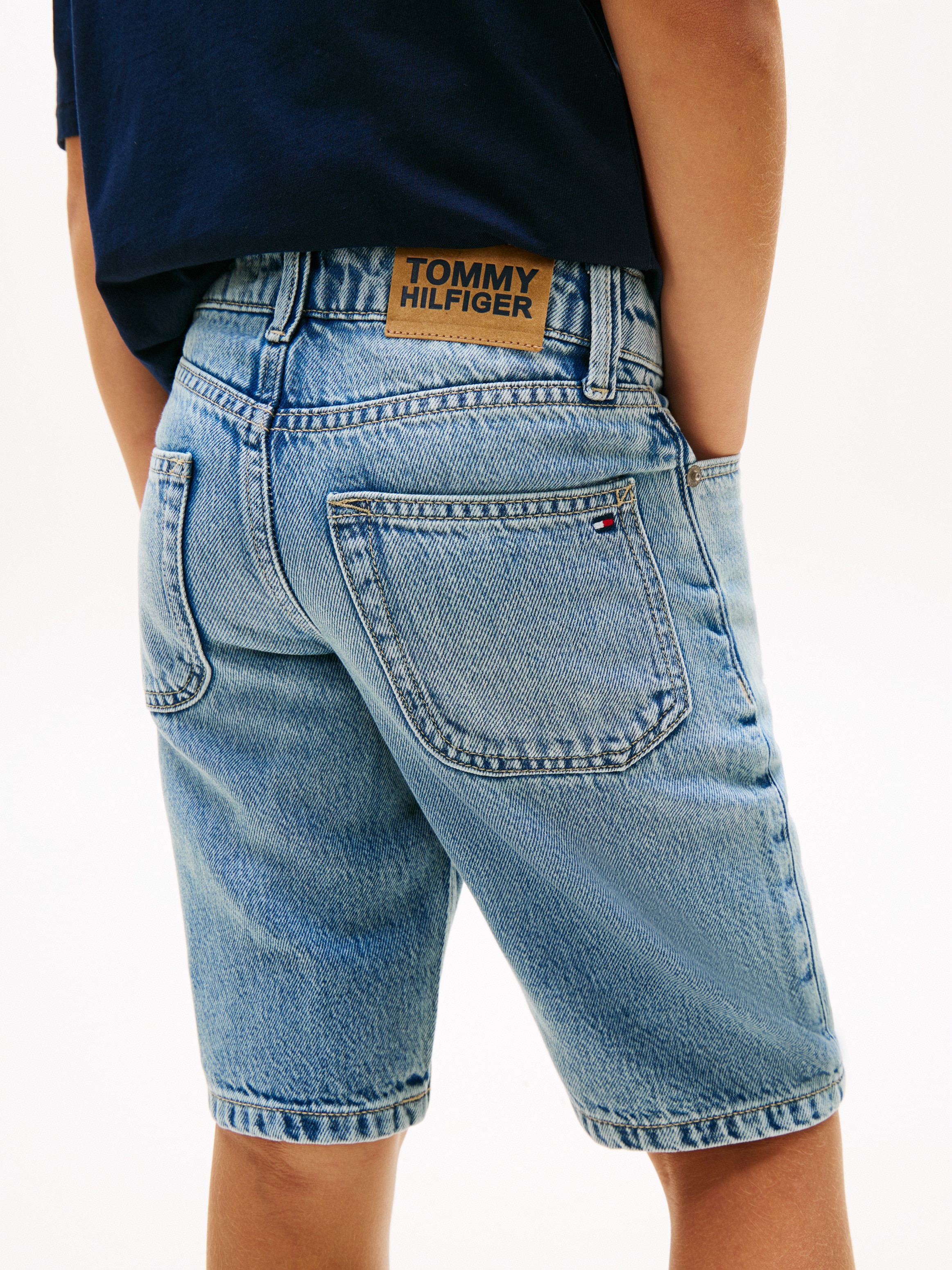 Bermudas com Cinco Bolsos e em Ganga Azul-3