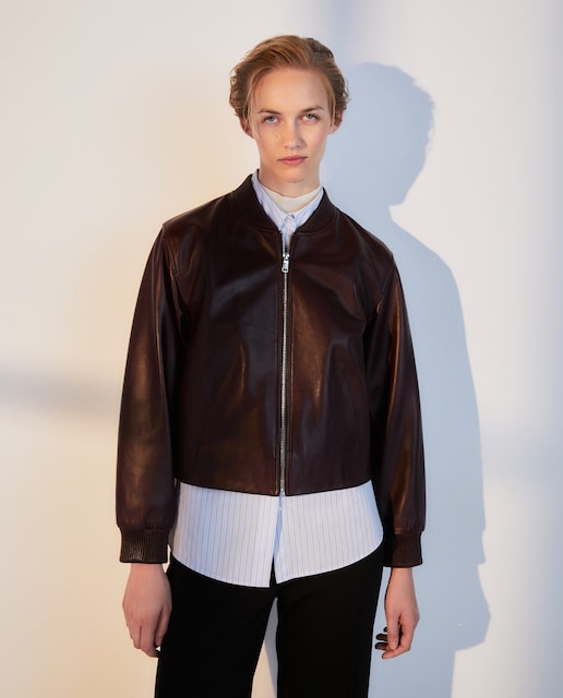 Cazadora de piel bomber de mujer
