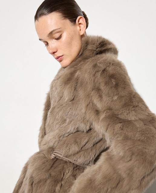 Imagem 0 de Casacão em Pele com Cinto