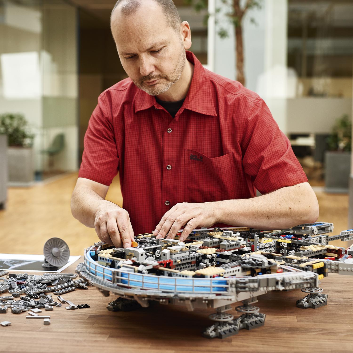 Modelo de Construcción Millennium Falcon Coleccionable LEGO Star Wars - 75192 (Reacondicionado Grado A) 3