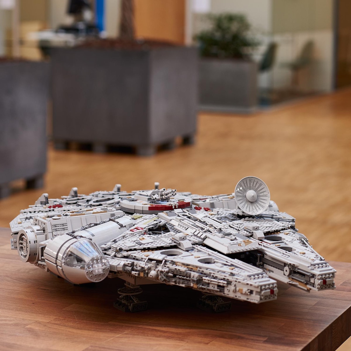 Modelo de Construcción Millennium Falcon Coleccionable LEGO Star Wars 4