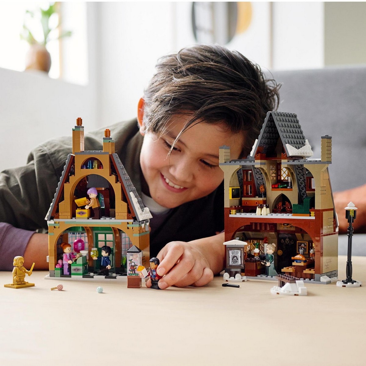Juguete de Construcción Visita a la Aldea de Hogsmeade con Las Tres Escobas Coleccionable Wizarding World LEGO Harry Potter - 76388 3
