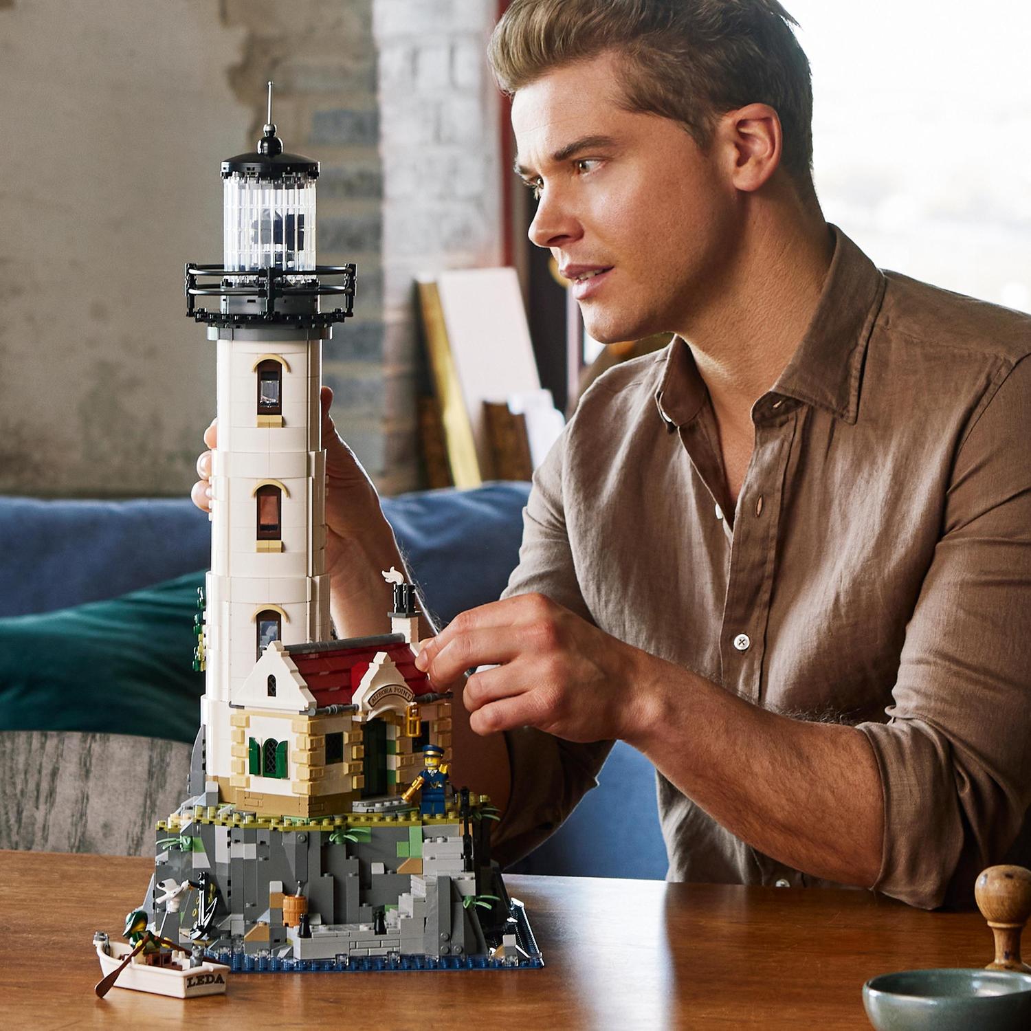 Juguete de Construcción Gran Faro Motorizado con Luces LEGO Ideas - 21335 2