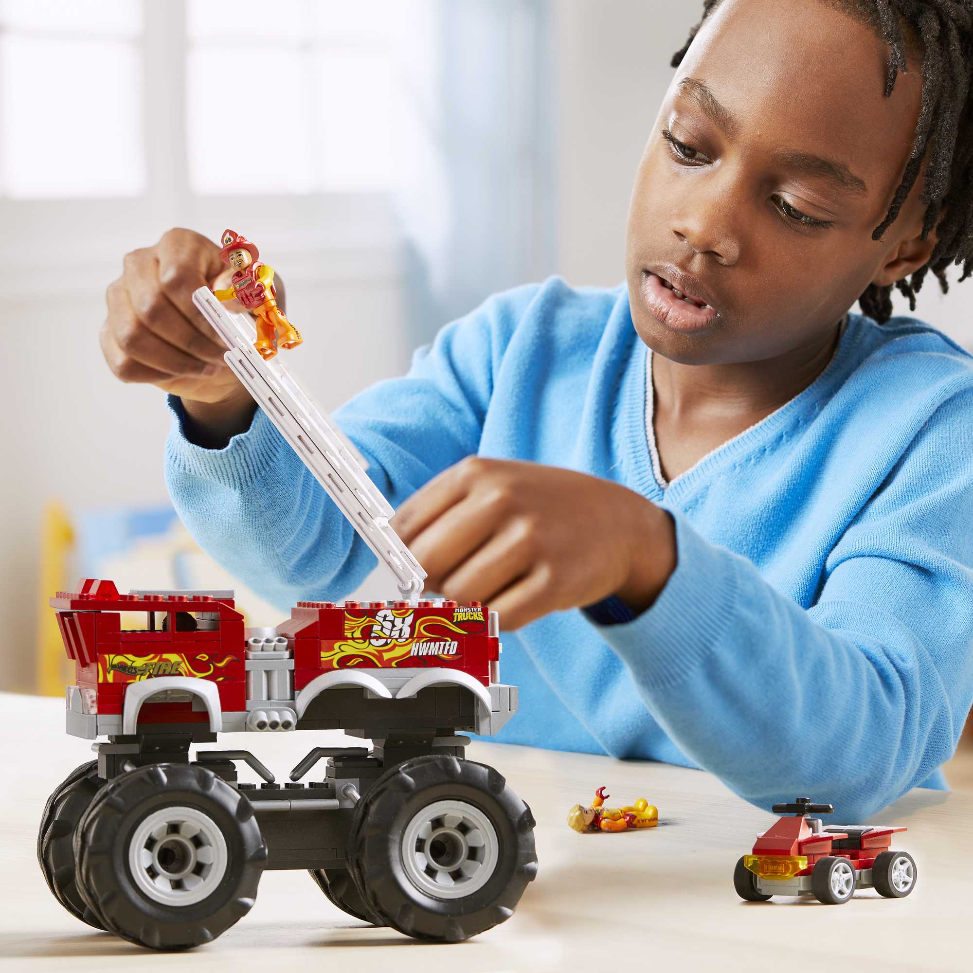 Conjunto de construcción del Monster Truck 5-Alarm de Hot Wheels de MEGA 3