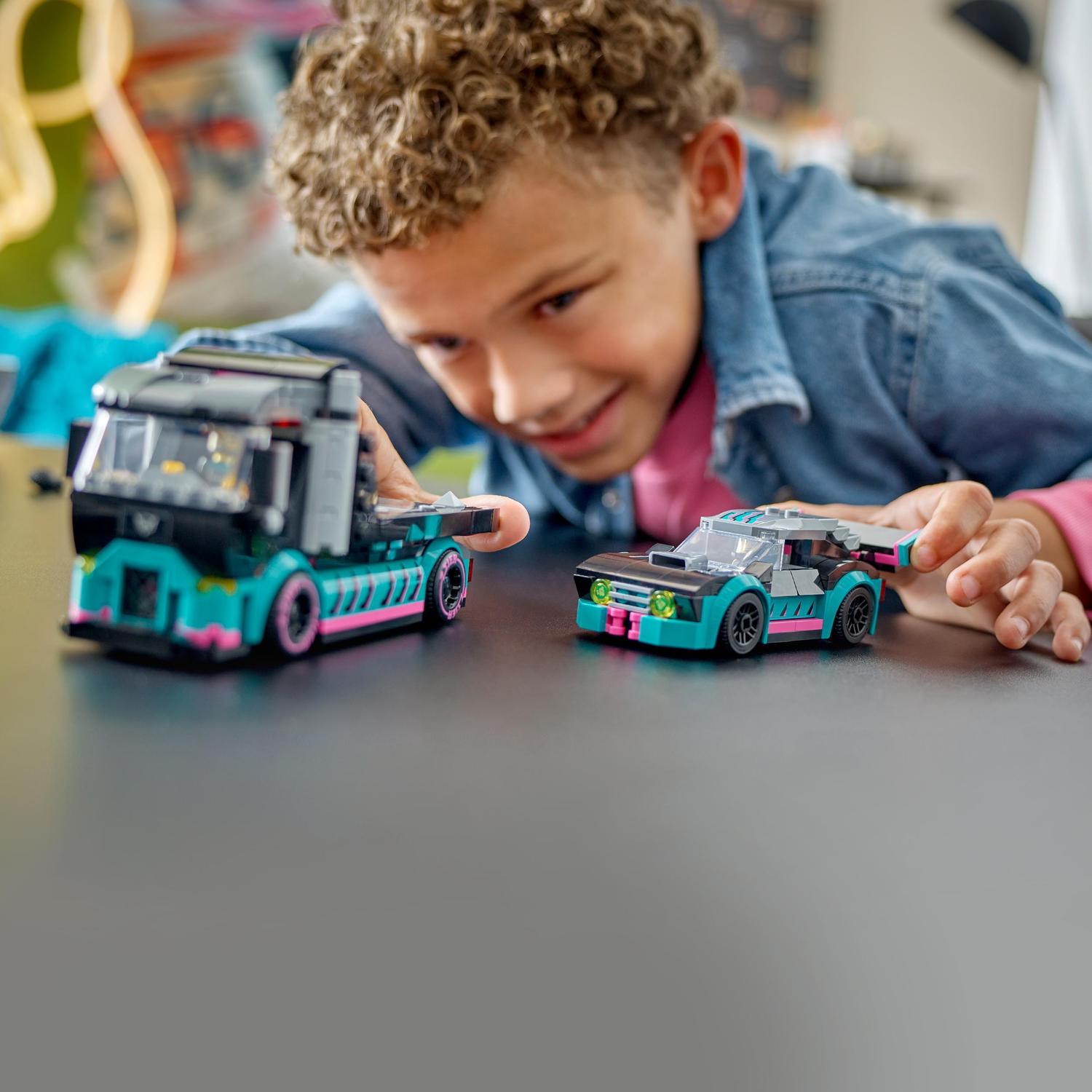 Carro de Corrida e Camião de Transporte de Carros Lego City 2