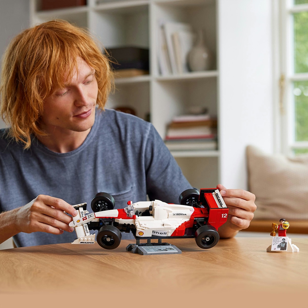 Juguete de construcción McLaren MP4/4 y Ayrton Senna LEGO Icons - 10330 4