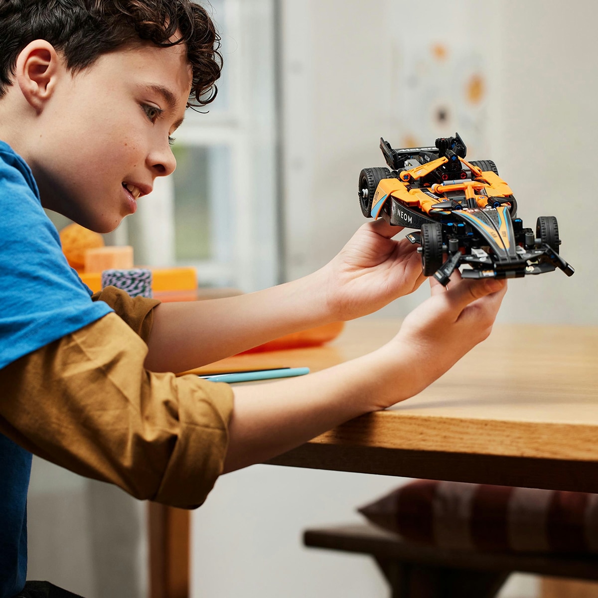 Juguete de construcción NEOM McLaren Formula E Race Car LEGO Technic - 42169 4