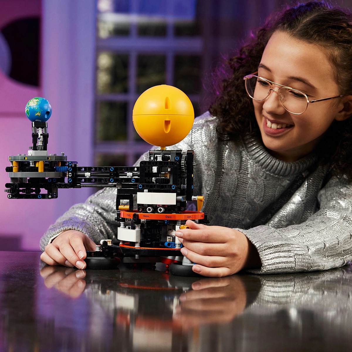 Juguete de construcción Planeta Tierra y Luna en Órbita LEGO Technic - 42179 4