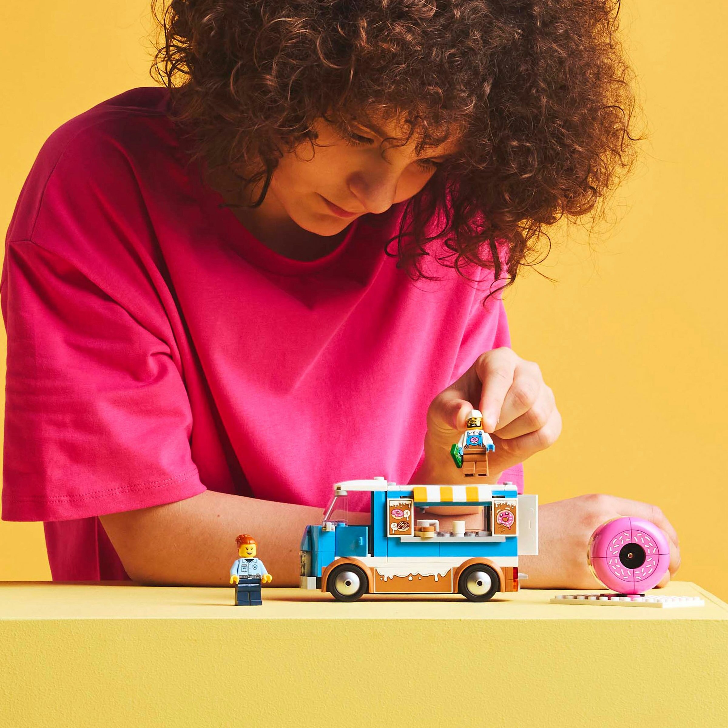 Juego de construcción Camión de Dónuts LEGO City - 60452 3