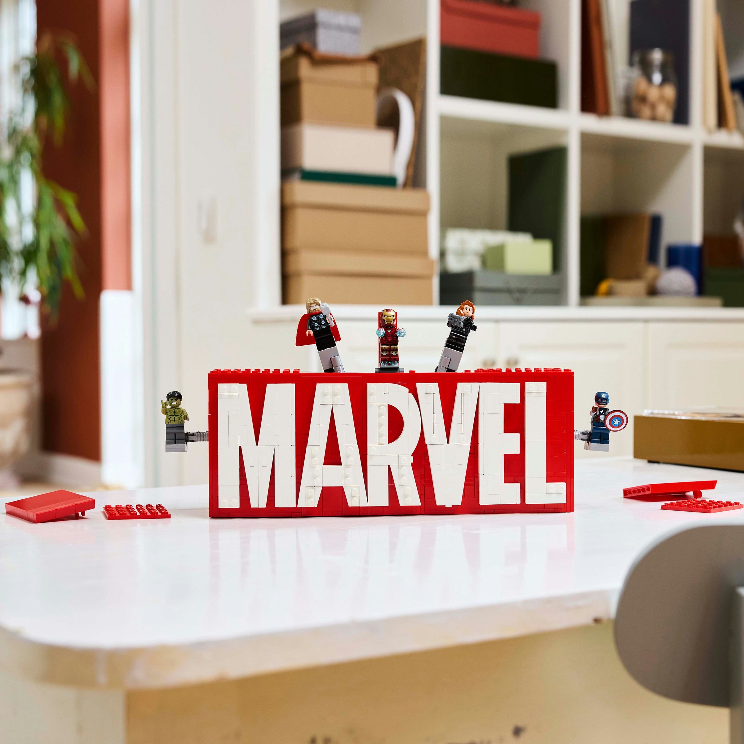 Logótipo MARVEL e Minifiguras MARVEL 6