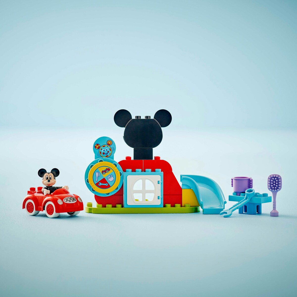A Casa do Mickey Mouse com Carro 8