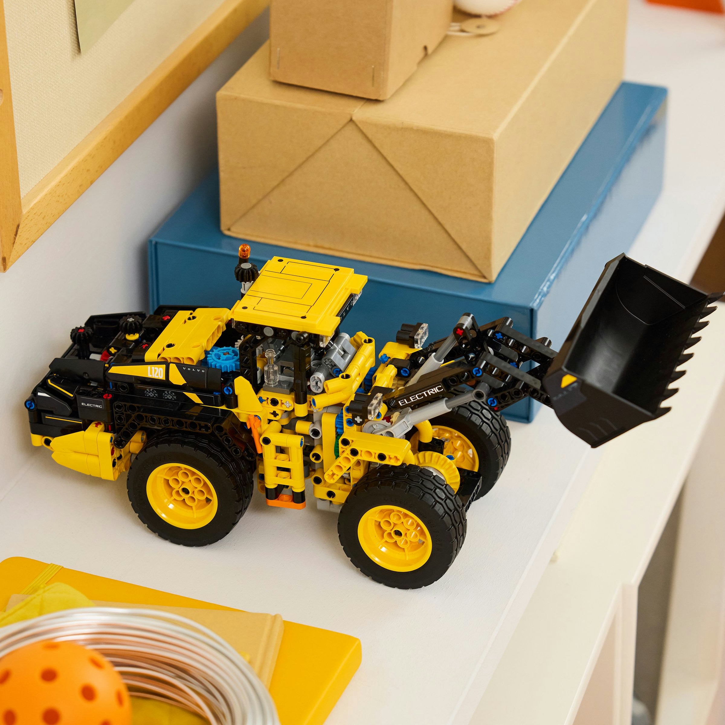 Juego de construcción Cargadora con Ruedas Volvo L120 Electric LEGO Technic - 42209 6