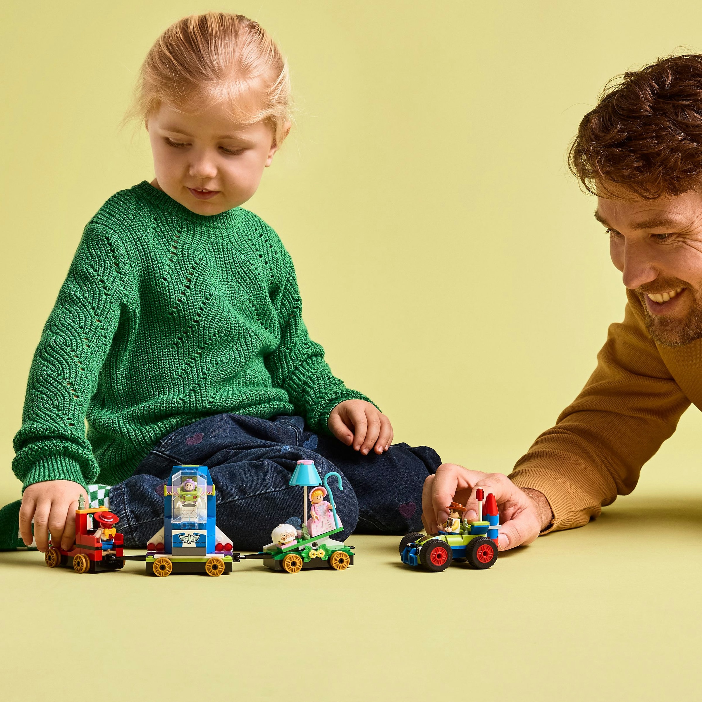 Juego de construcción Tren de Celebración de Toy Story y Coche RC LEGO Disney - 43264 2