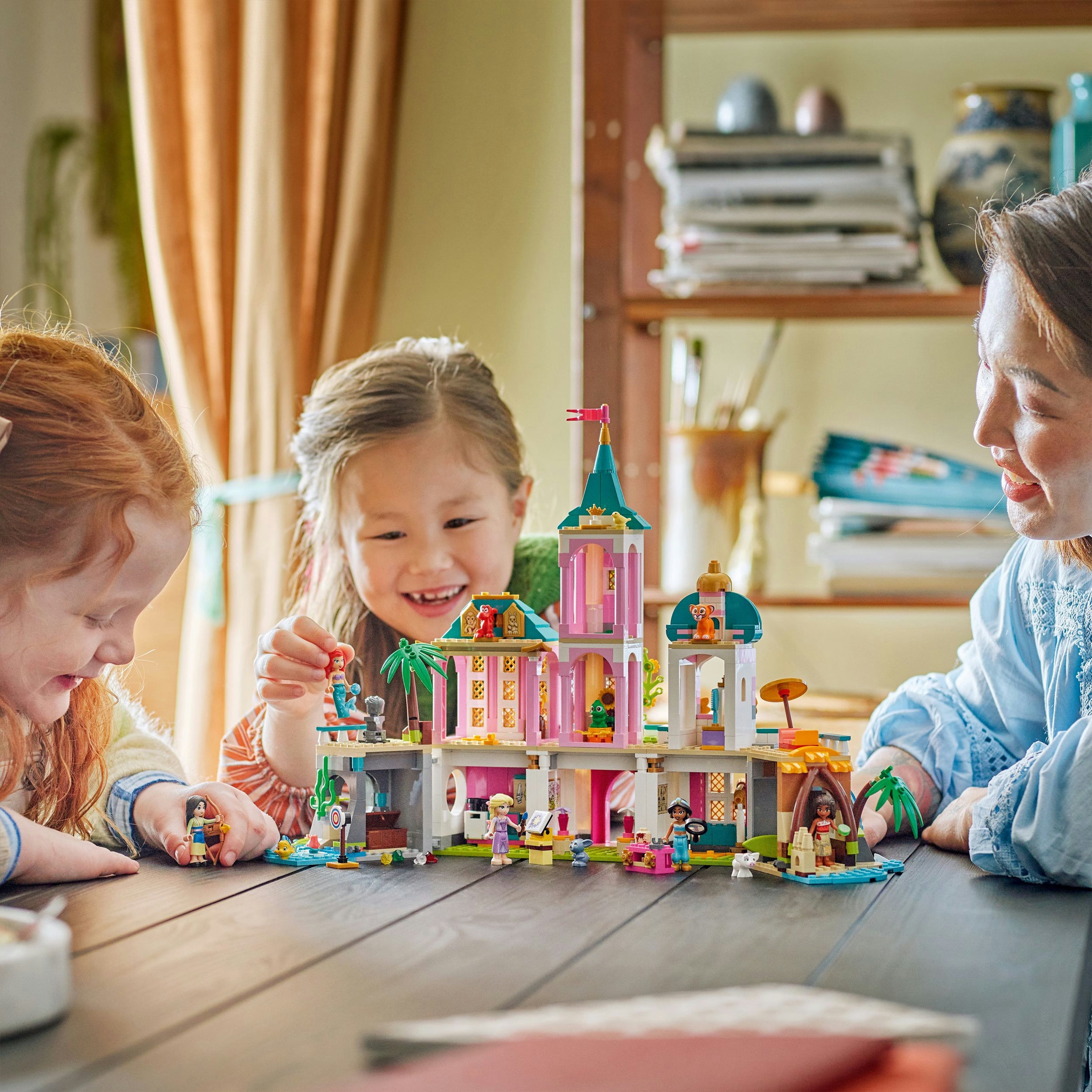 Juego de construcción Castillo de las Princesas y Mascotas Reales LEGO Princess - 43267 2