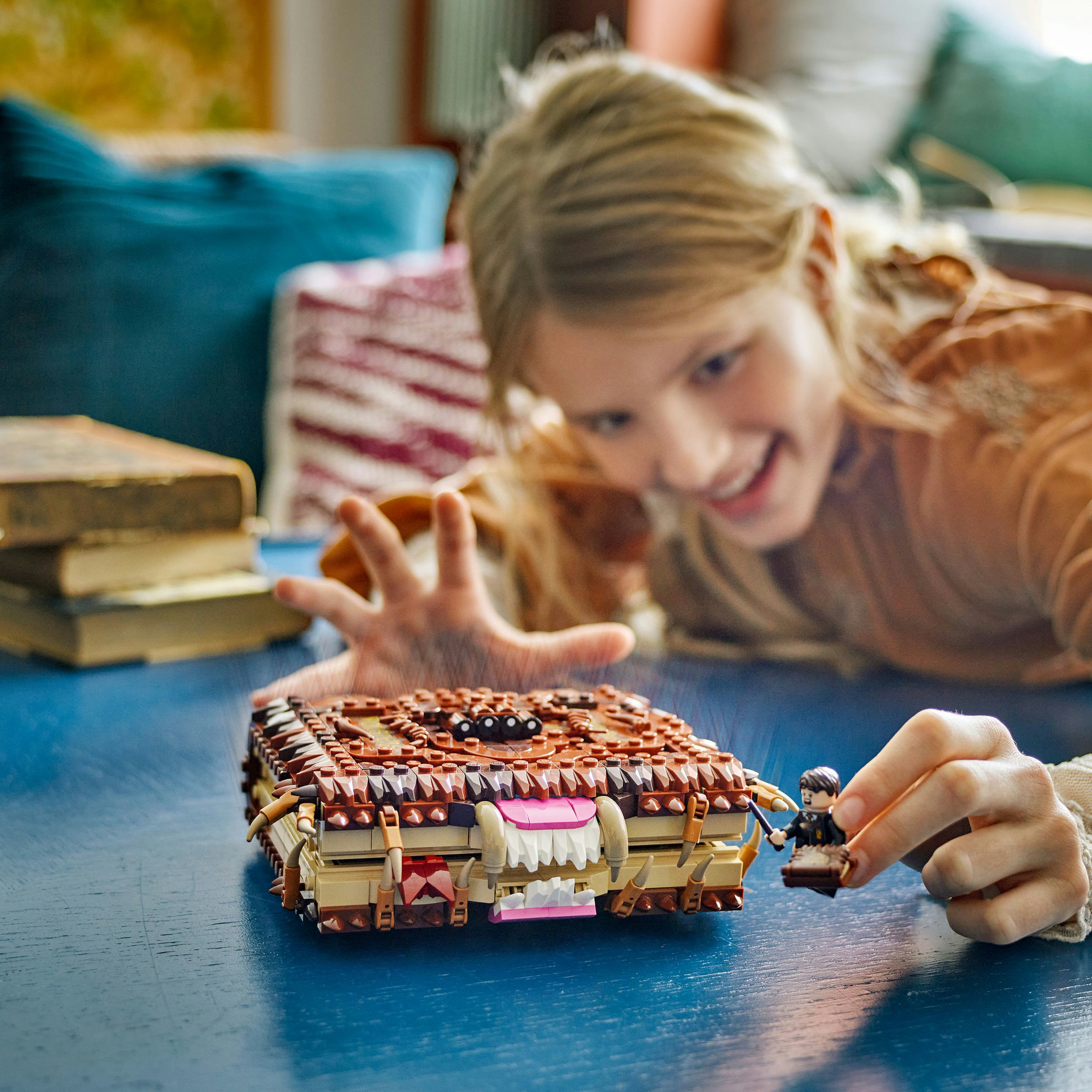 Juego de construcción Monstruoso Libro de los Monstruos Mordedor LEGO Harry Potter - 76449 2