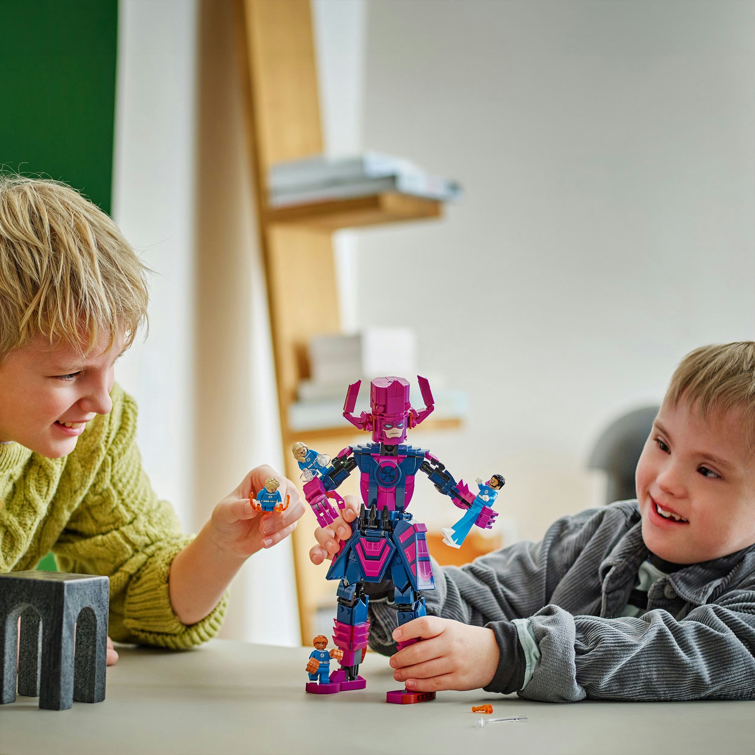 Juego de construcción Cuatro Fantásticos vs. Figura para Construir de Galactus Disney Marvel LEGO - 76316 2