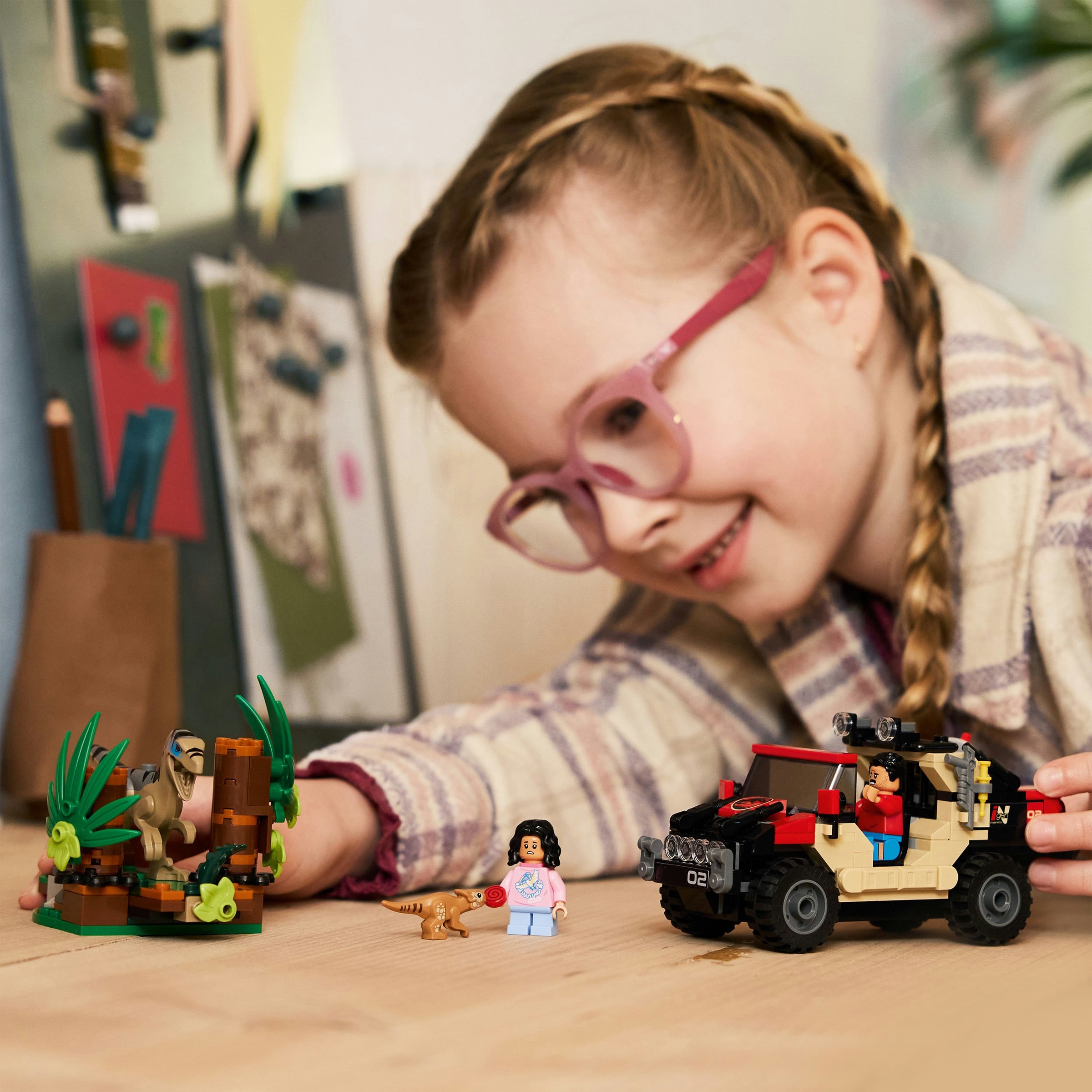 Juego de construcción Huida en Todoterreno y Raptor al Acecho LEGO Jurassic World - 76972 3