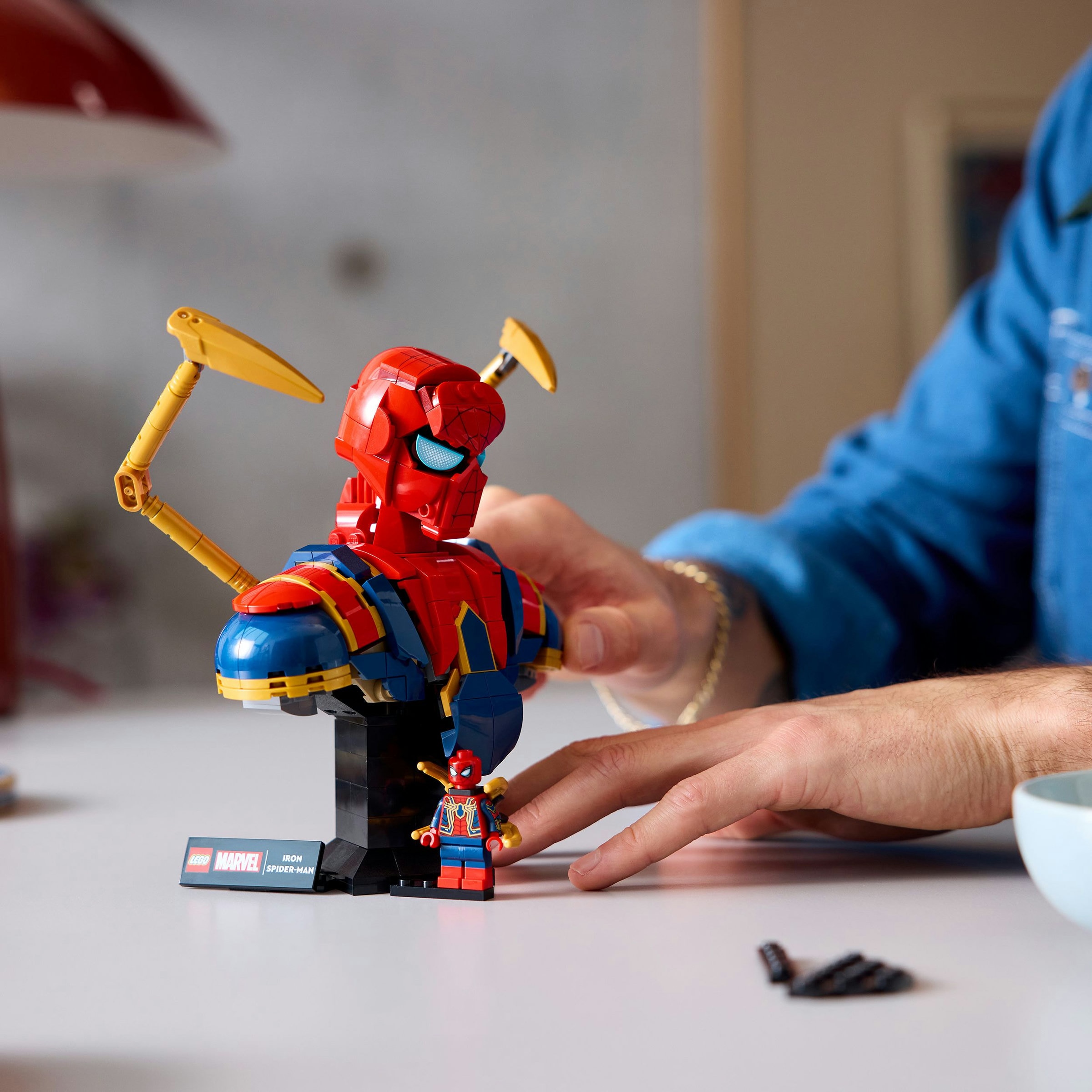 Juego de construcción Busto de Iron Spider-Man LEGO Super Hero - 76326 3