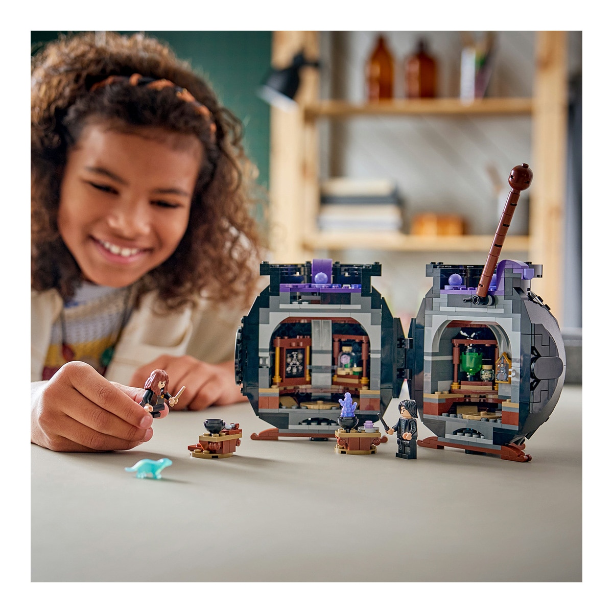 Juego de construcción Caldero: Aula de Pociones Secretas LEGO Harry Potter TM - 76464 2
