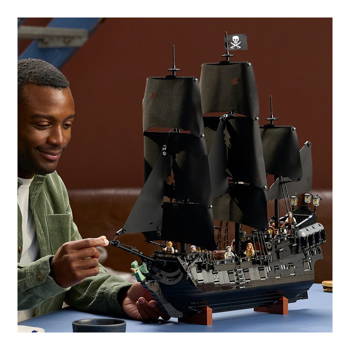 Juego de construcción Barco Pirata del Capitán Jack Sparrow LEGO Icons - 10365 3