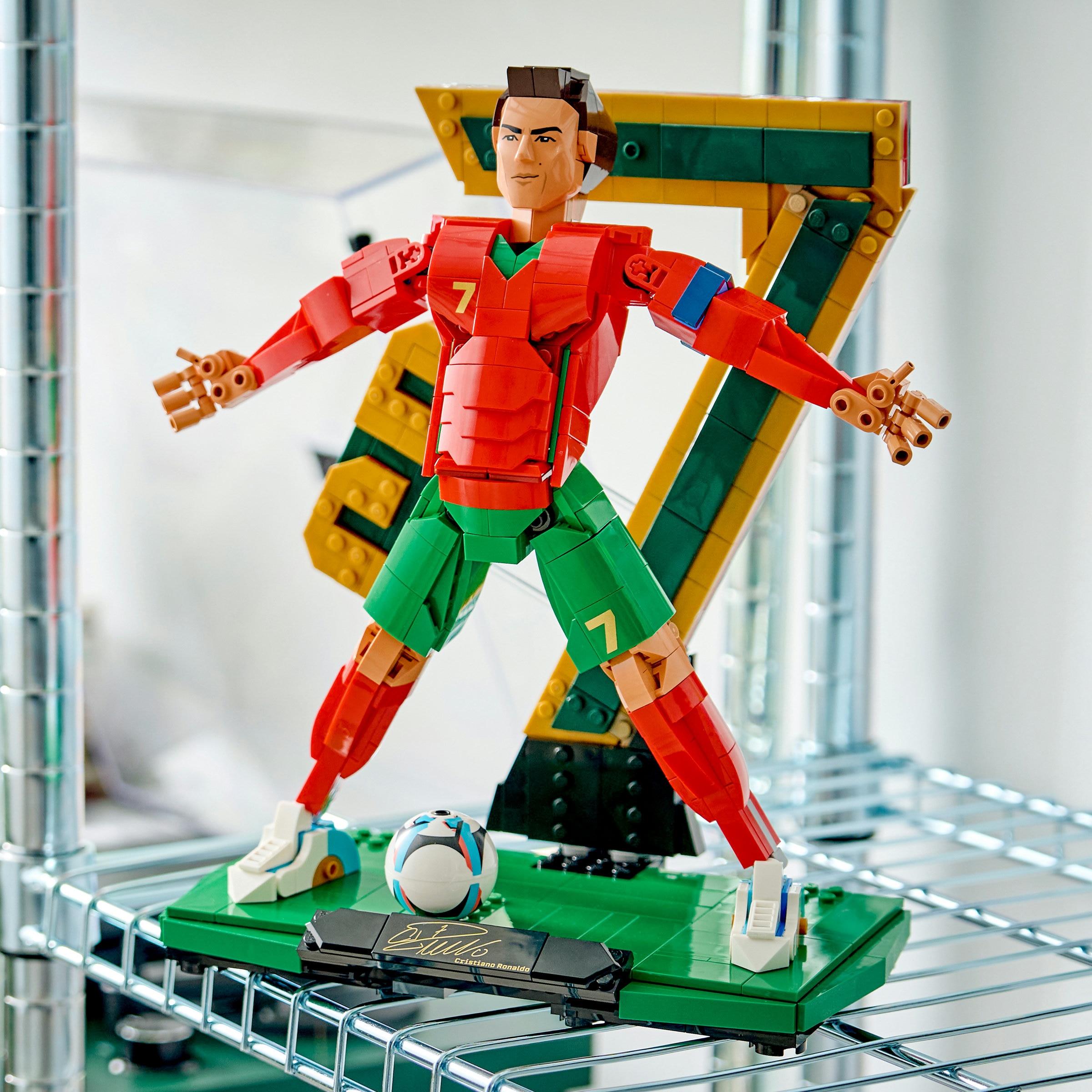 Juego de construcción Cristiano Ronaldo: Leyenda del Fútbol LEGO Editions Football - 43016 6