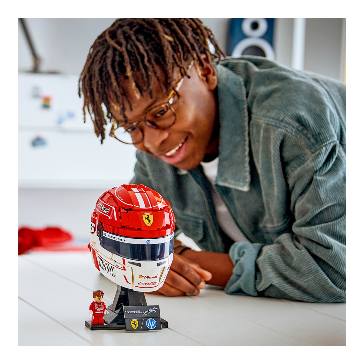 Capacete Scuderia Ferrari HP de Charles Leclerc Lego Editions 6