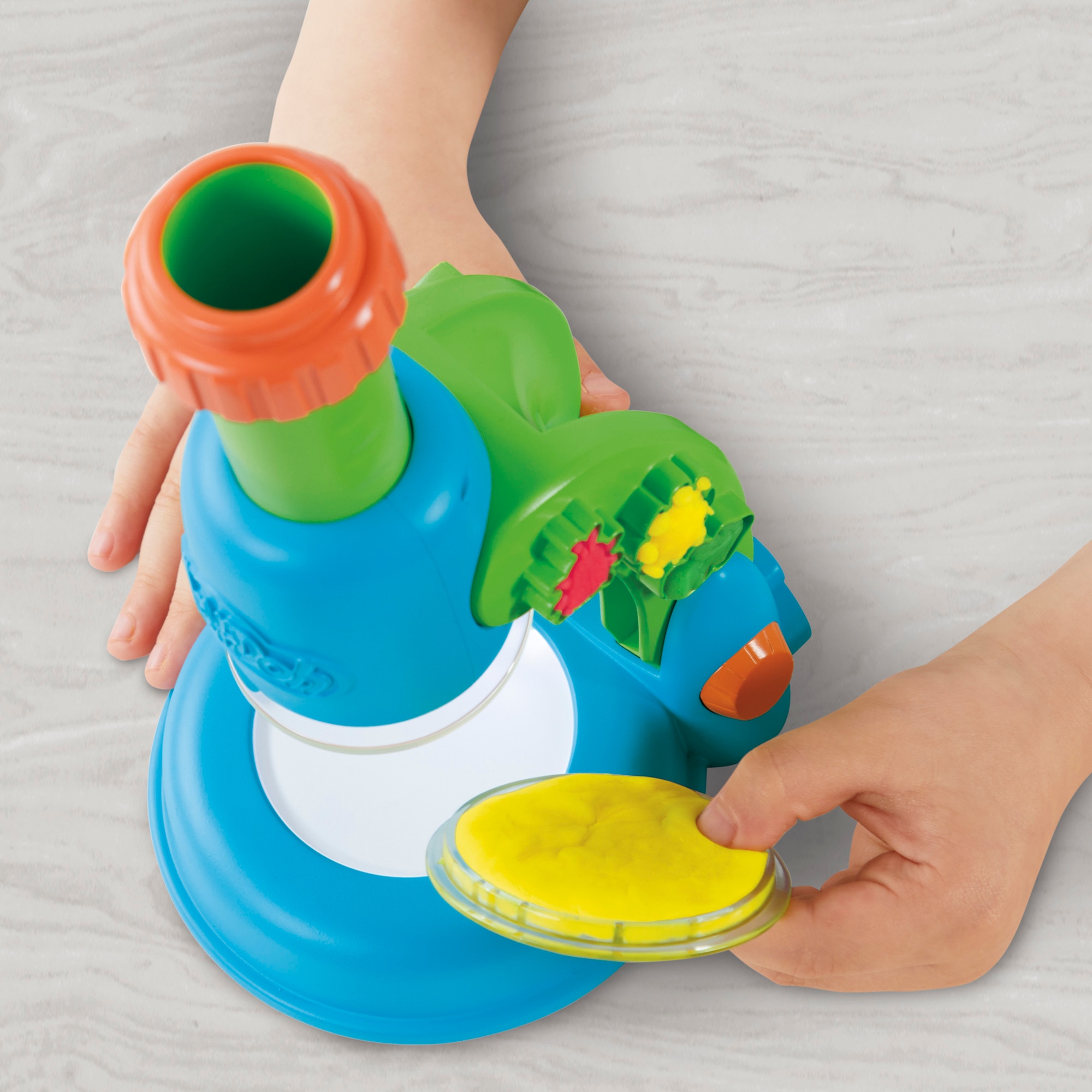 Juego de manualidades Microscopio luminoso Play-Doh 10
