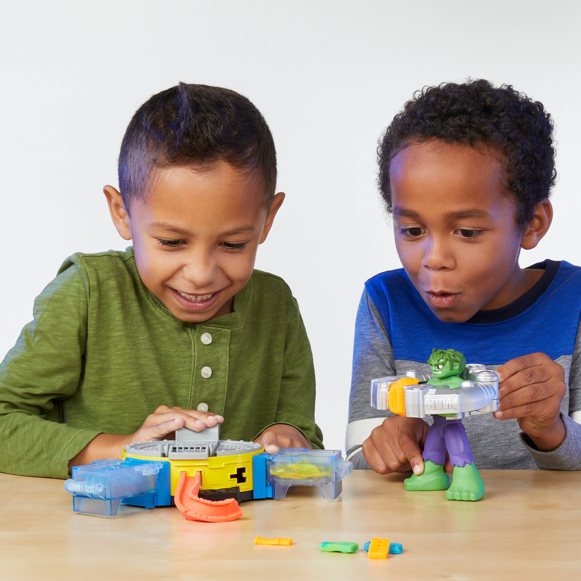 Set de juego de manualidades Hulk Aplasta y Moldea Marvel Play-Doh 6