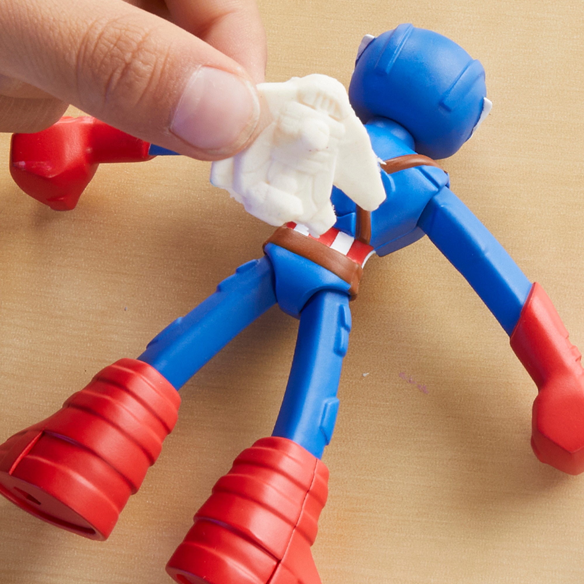 Figura Play-Doh Marvel e Acessório - Artigo Sortido. Envio realizado de forma aleatória 22
