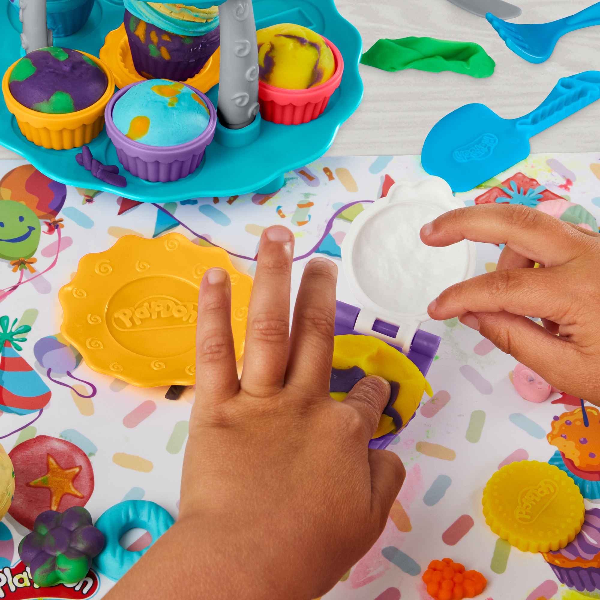 La torre de pastelitos Play-Doh 8