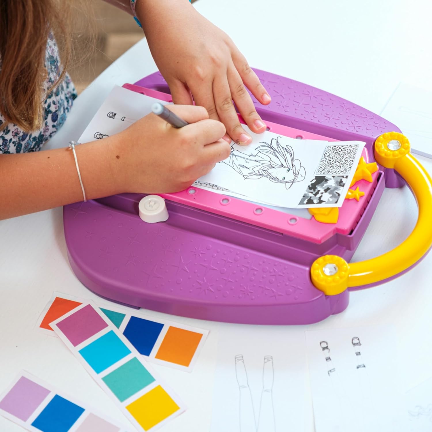 Juego Creativo para Dibujar Proyector Fashion Designer Ravensburger 2