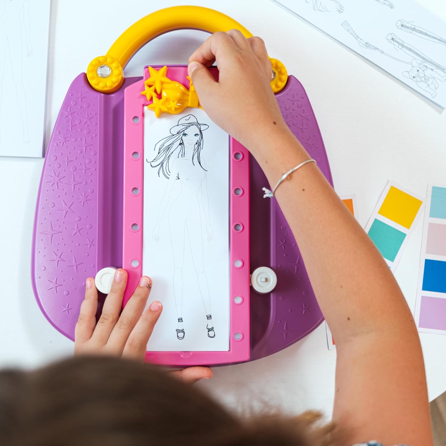Juego Creativo para Dibujar Proyector Fashion Designer Ravensburger 3