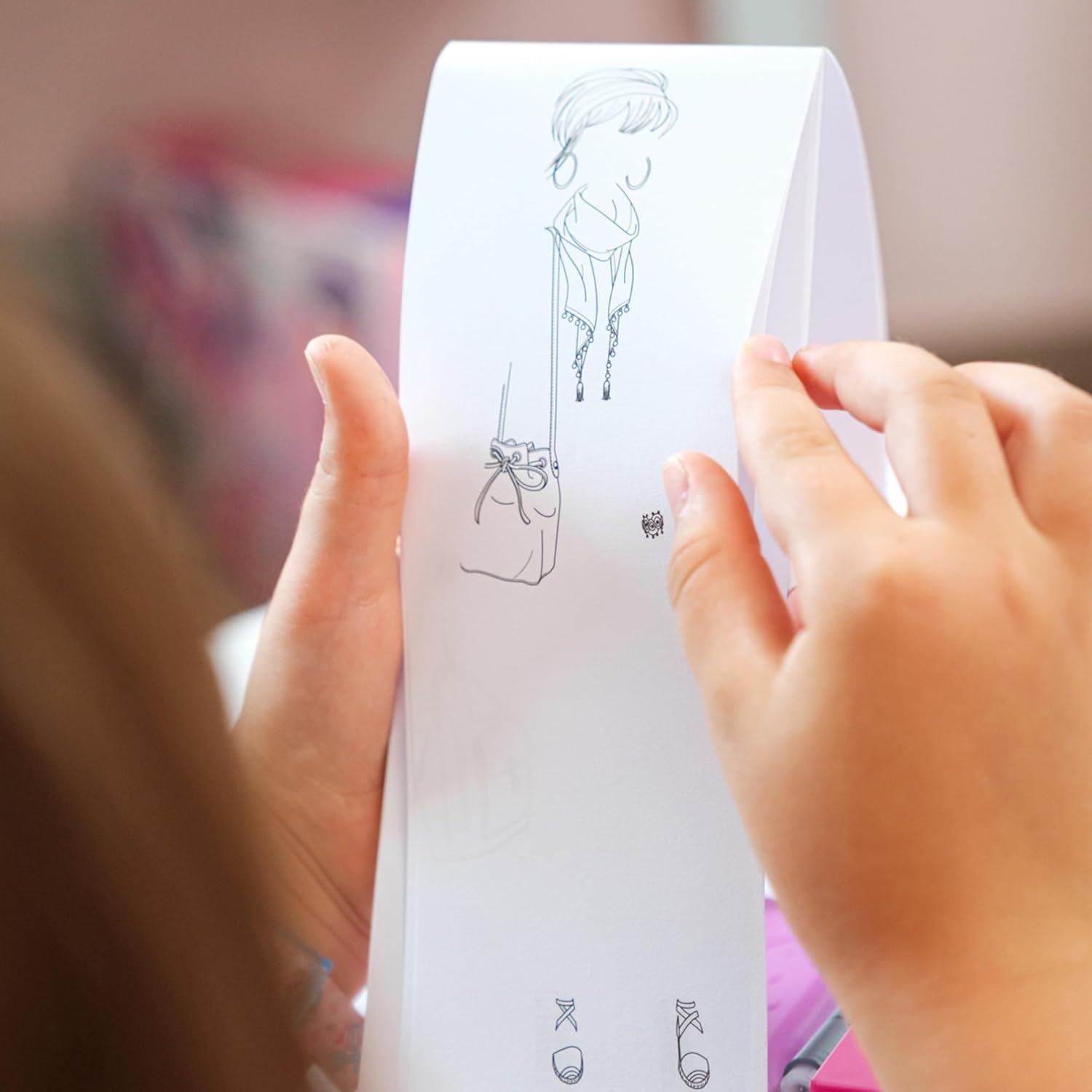 Juego Creativo para Dibujar Proyector Fashion Designer Ravensburger 4