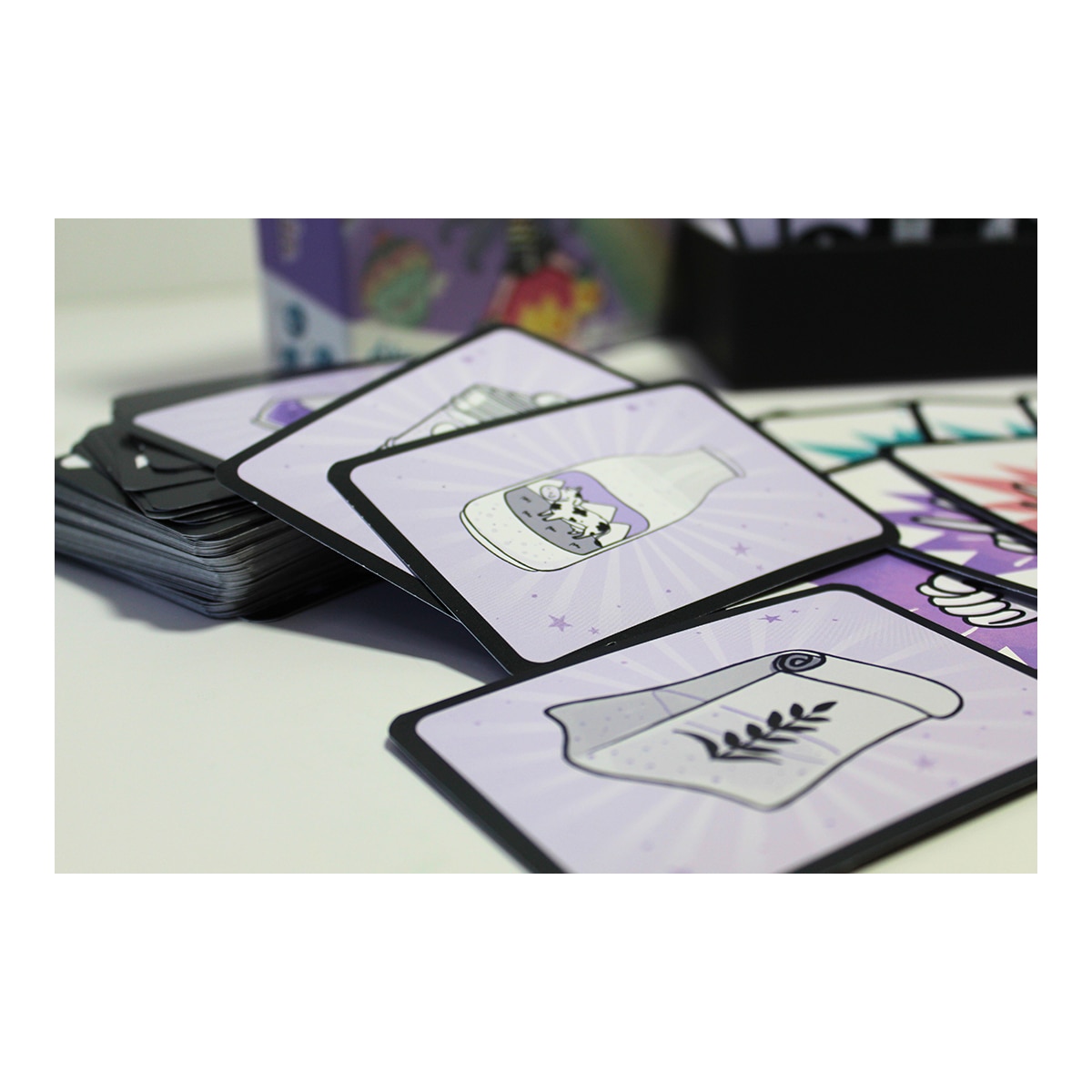 Juego de cartas Unicornia de 2 a 4 jugadores Atomo Games 8