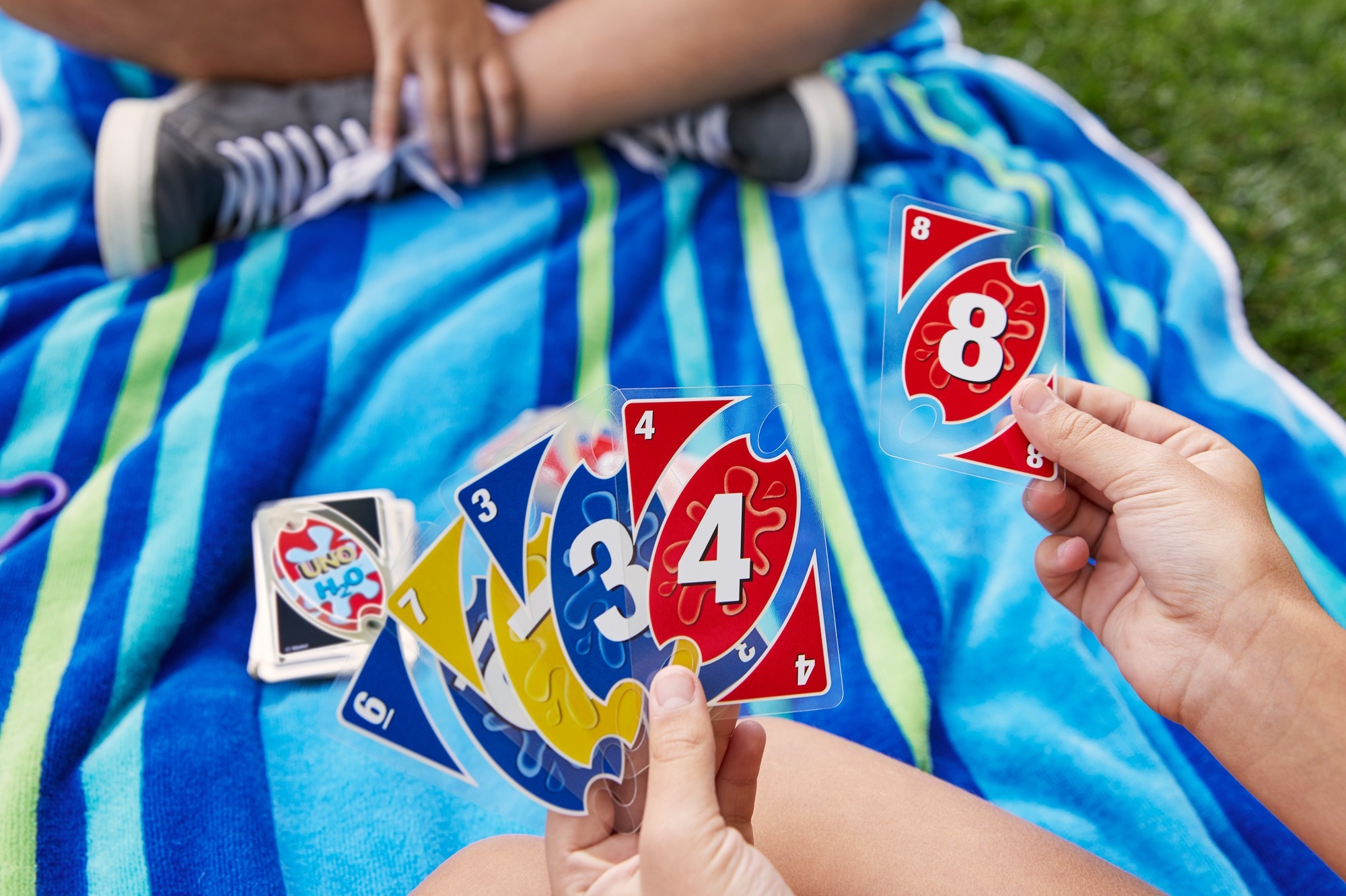 Mattel Games UNO H20 To Go, juego de cartas 4